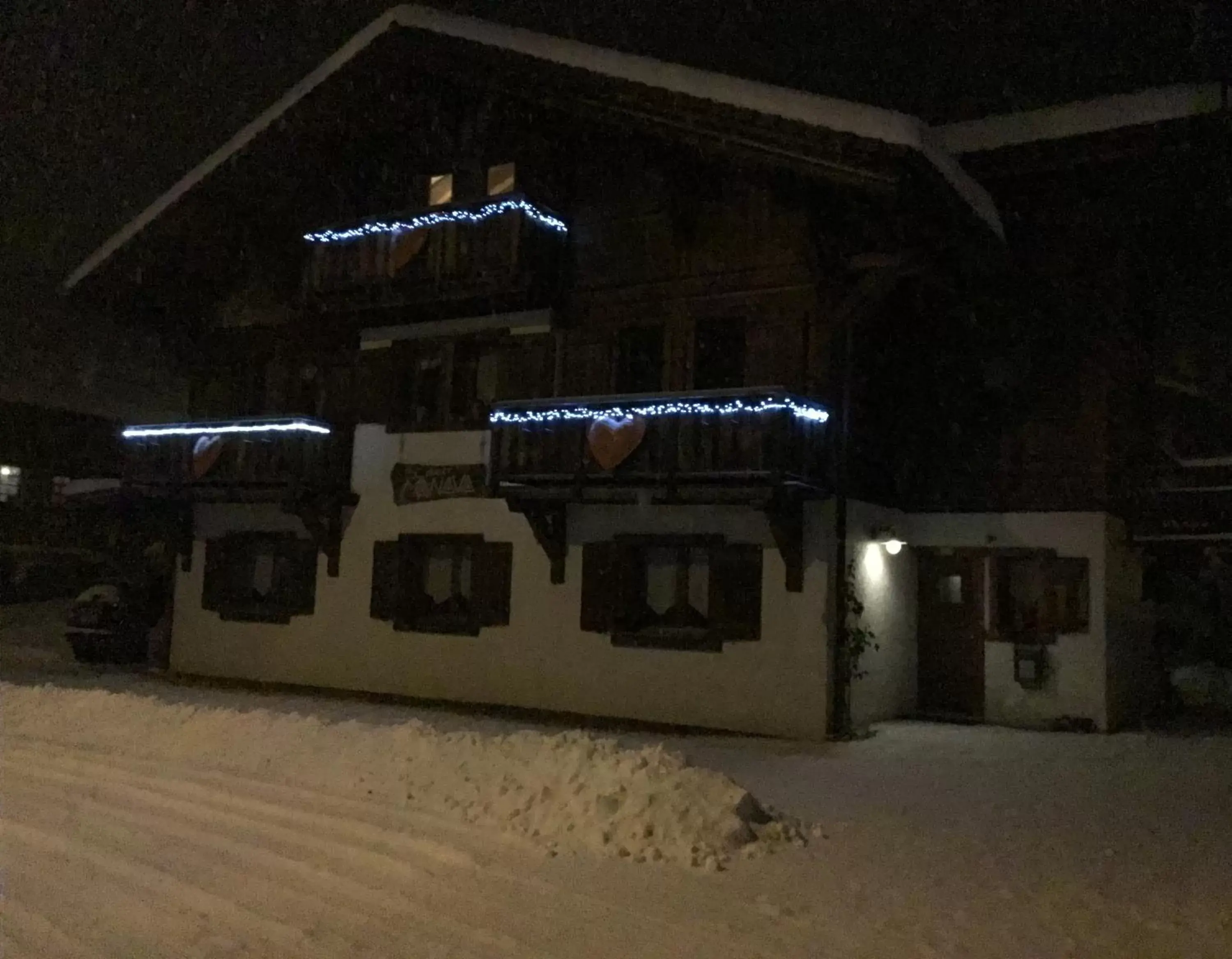 Property Building in Bed and Breakfast Chalet Manava