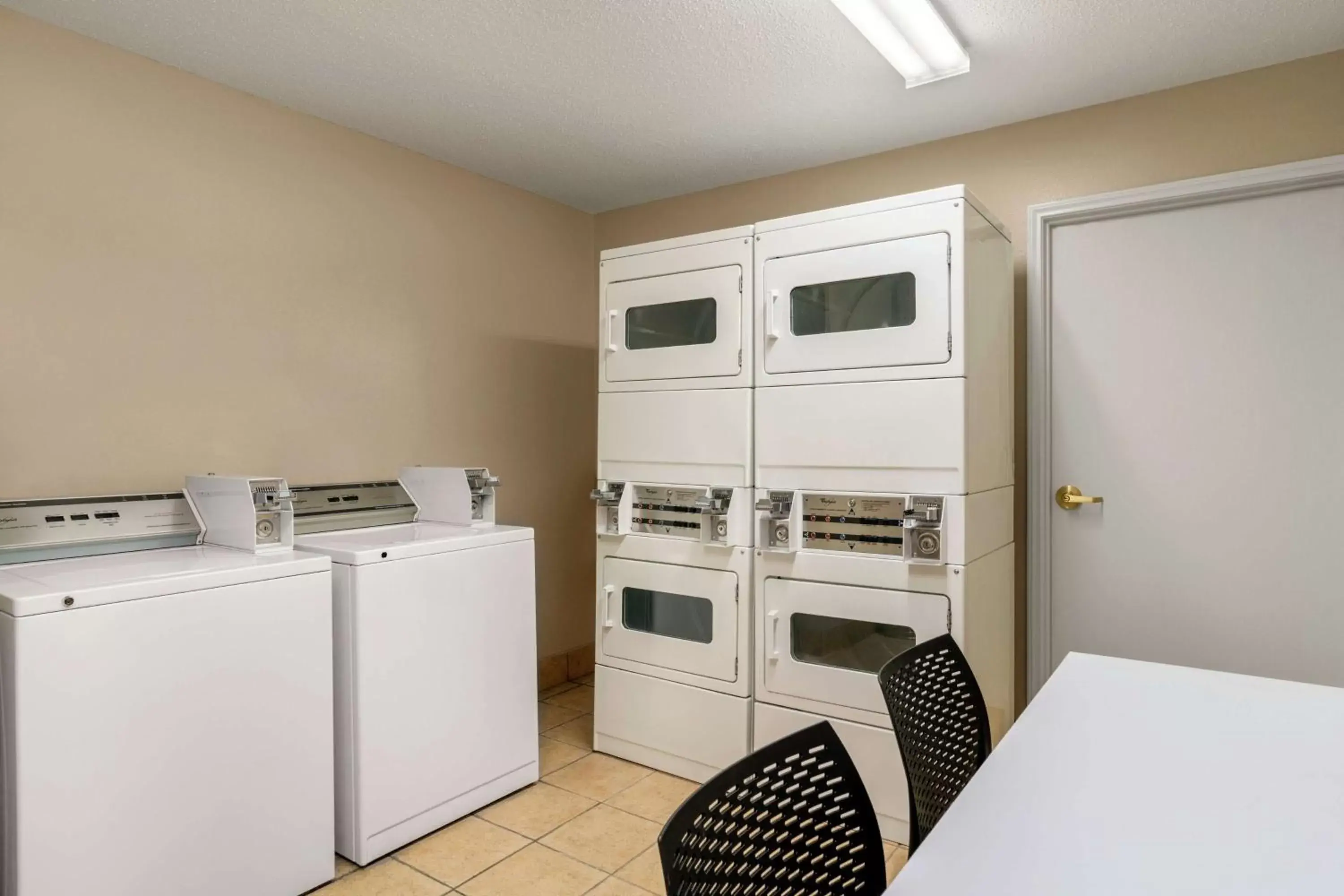 Property building, Kitchen/Kitchenette in Homewood Suites by Hilton Providence-Warwick