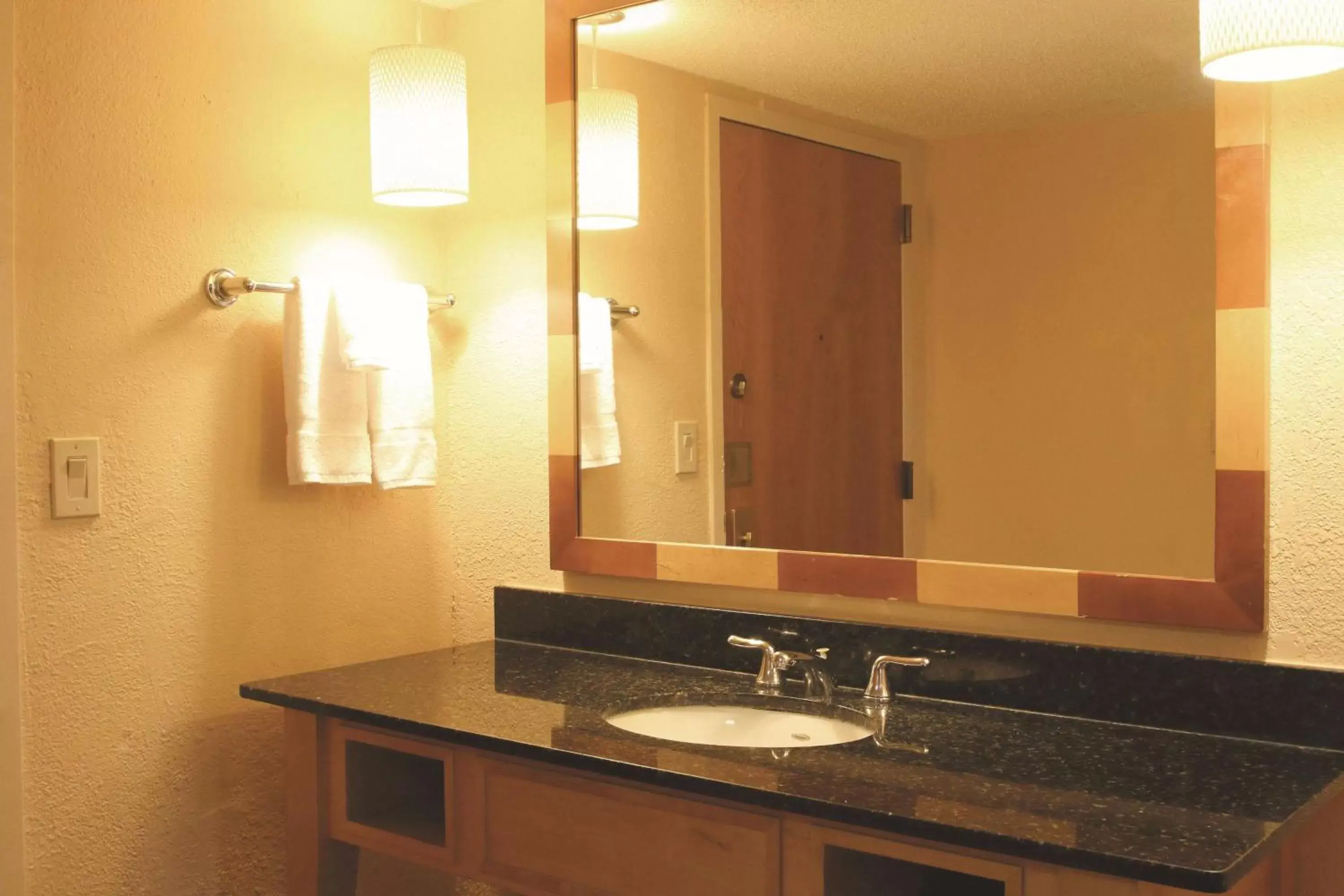 Photo of the whole room, Bathroom in La Quinta I-95 Deerfield Beach