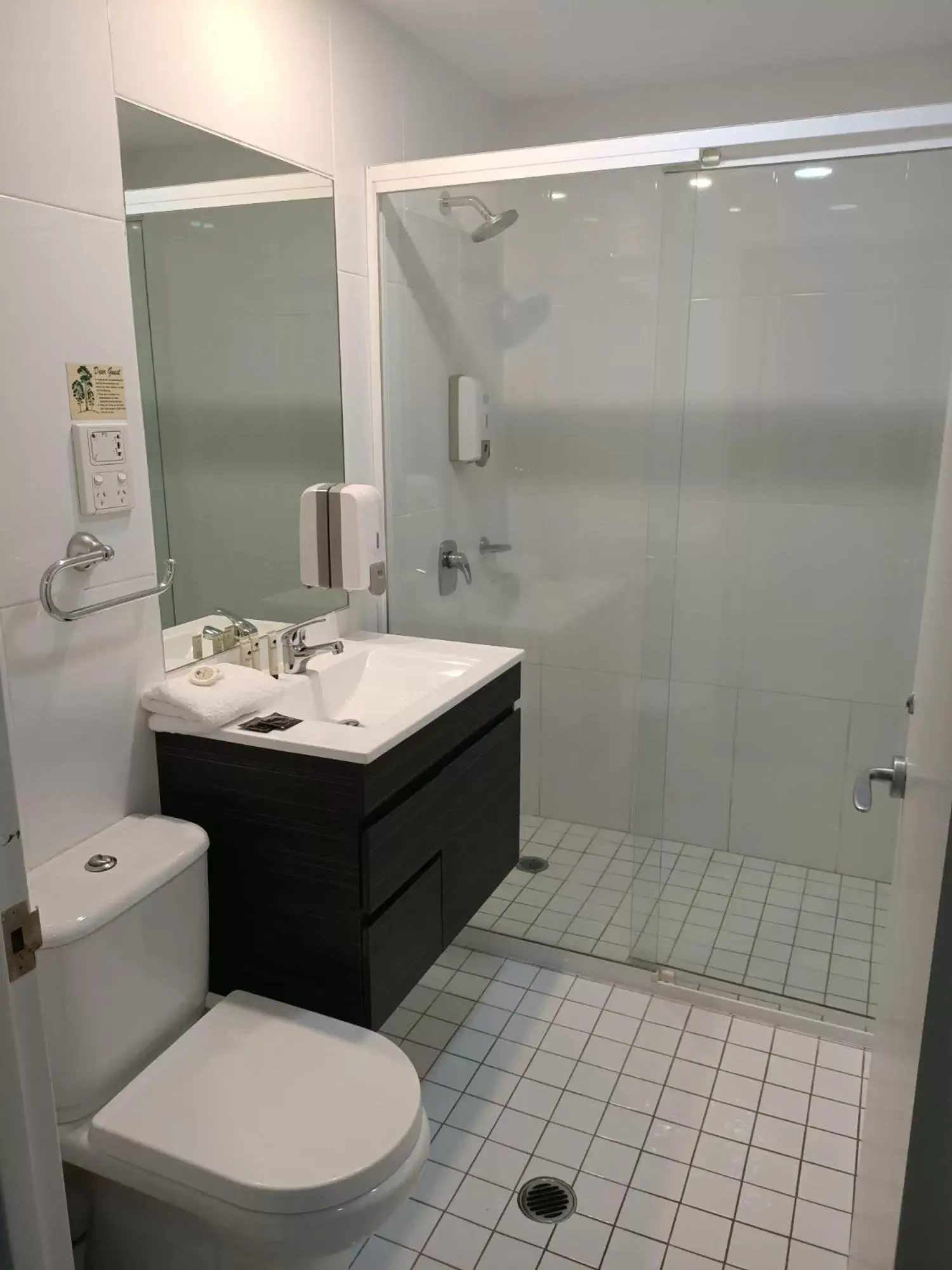 Shower, Bathroom in Boulevard on Beaumont