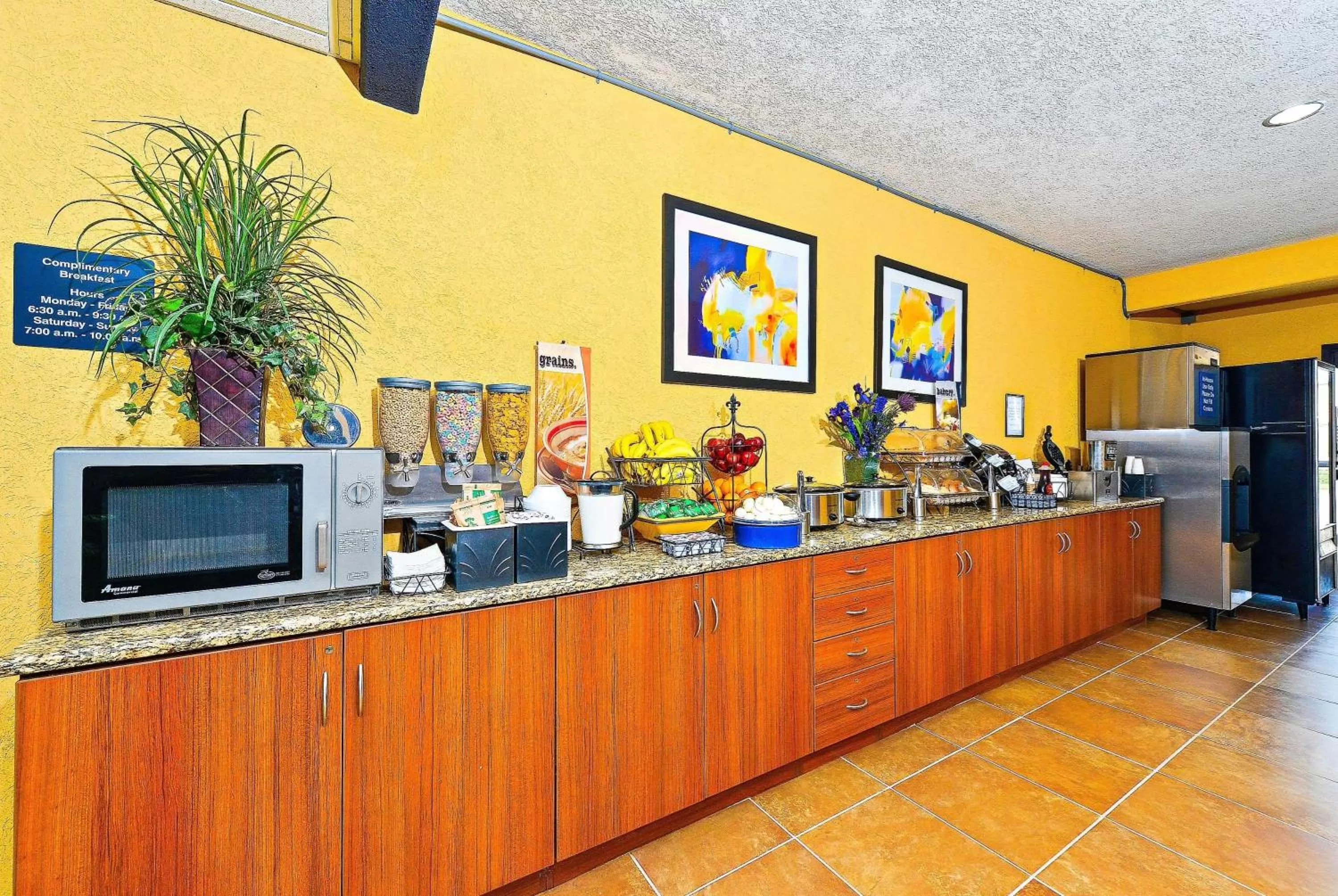 Restaurant/places to eat in Microtel Inn & Suites by Wyndham New Braunfels I-35