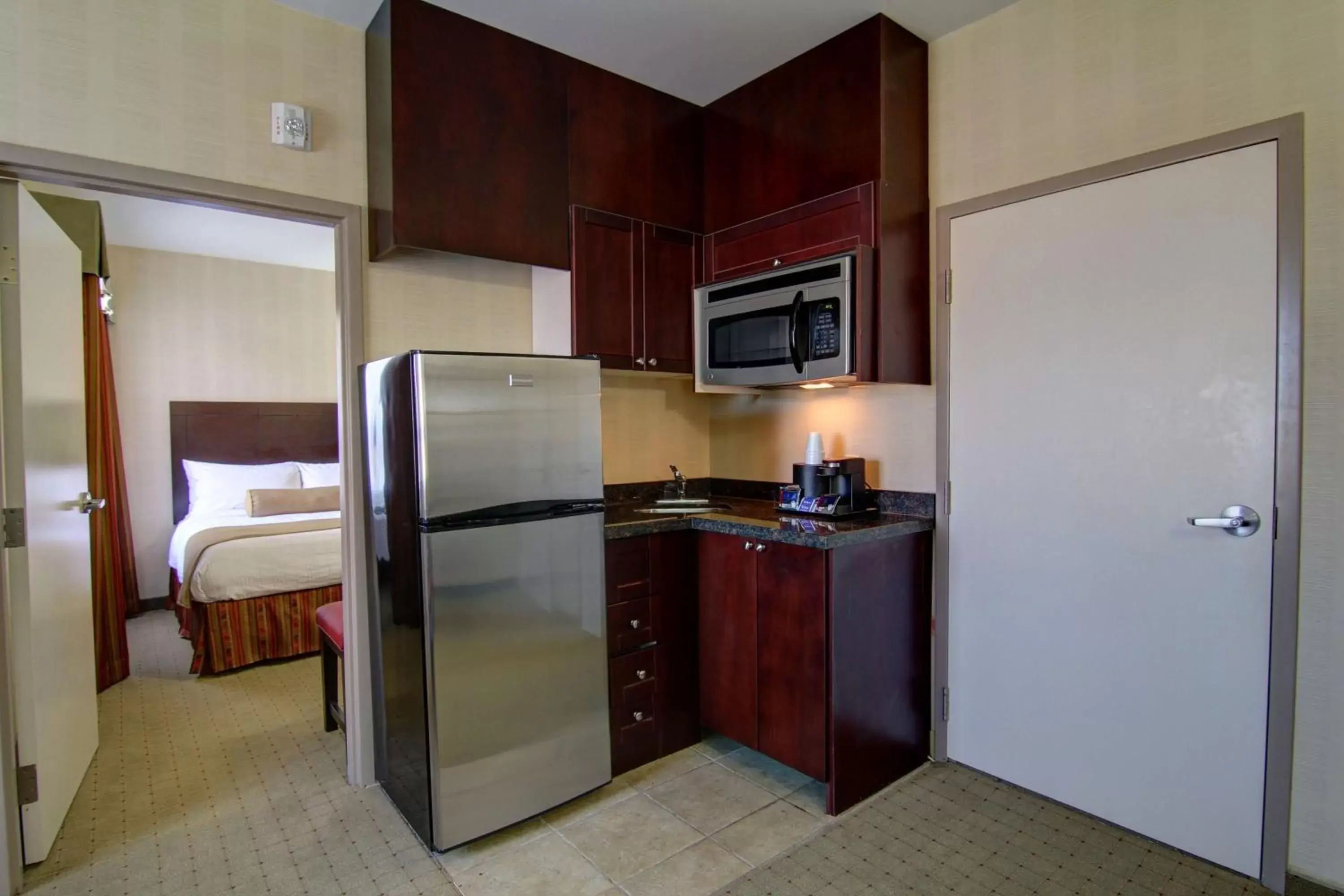 Bedroom, Kitchen/Kitchenette in Best Western Plus Bowmanville