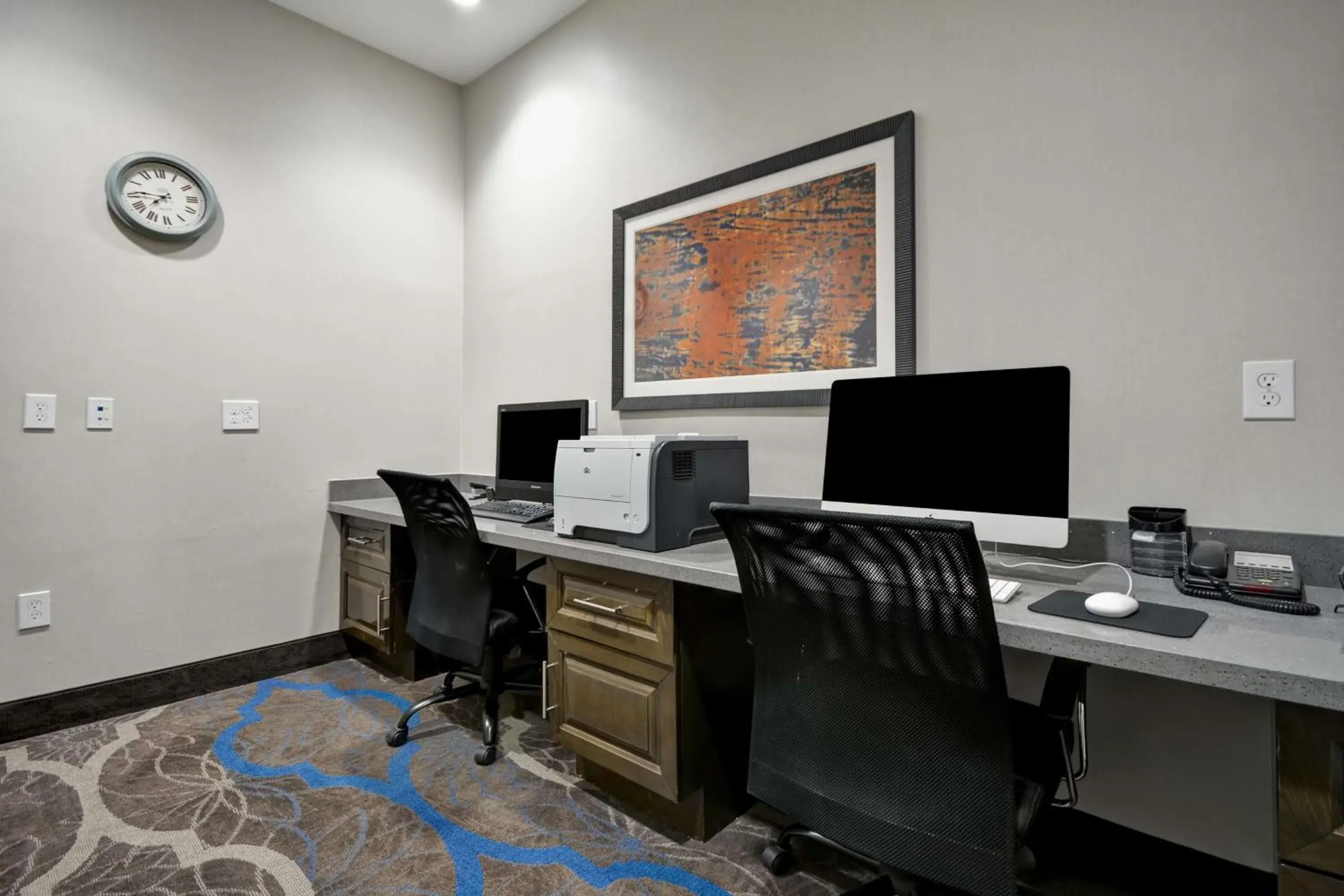 Business facilities in Hampton Inn Kenedy