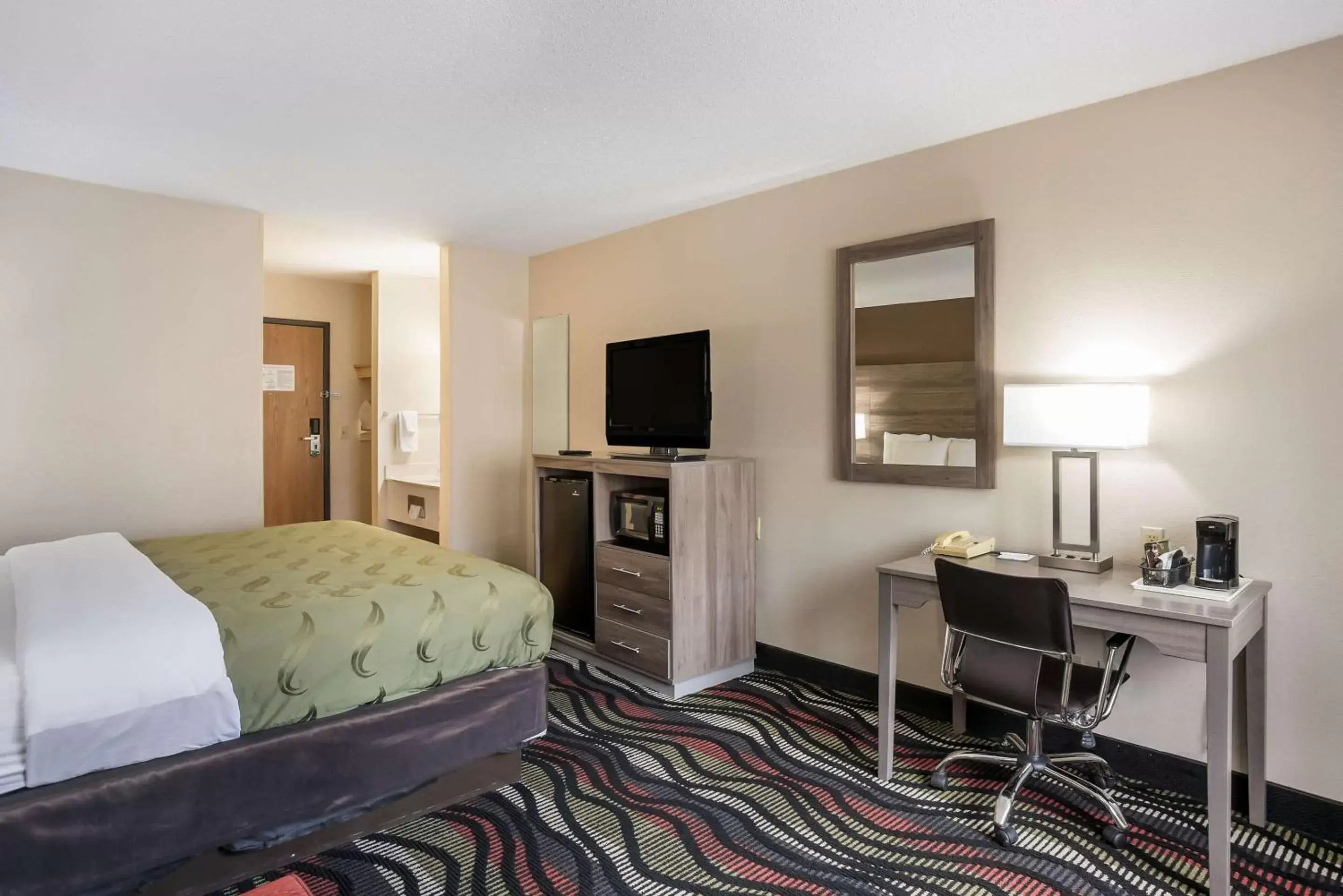 Photo of the whole room, Bed in Quality Inn Cedar Rapids South