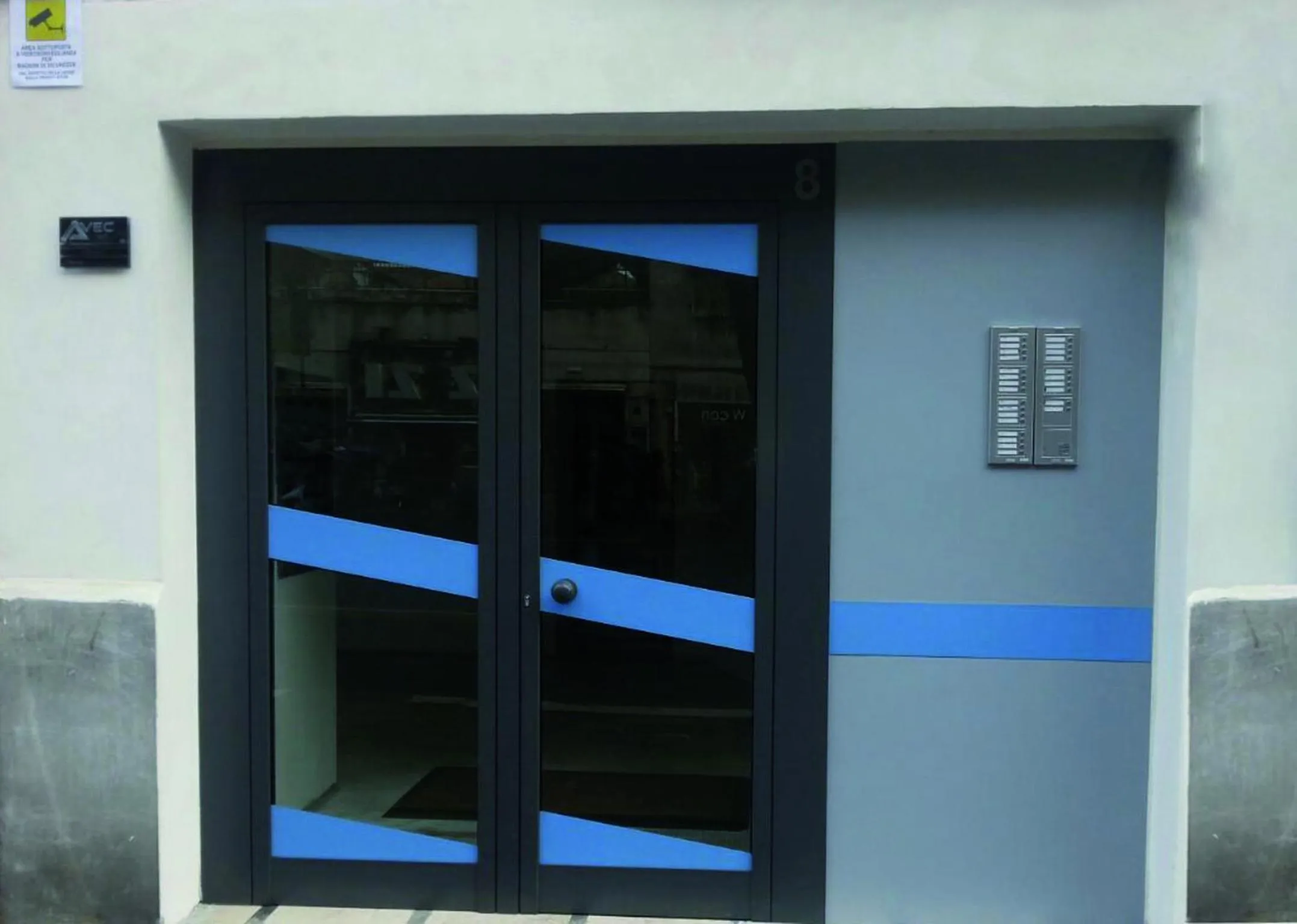 Facade/entrance in Avec Moi Roma