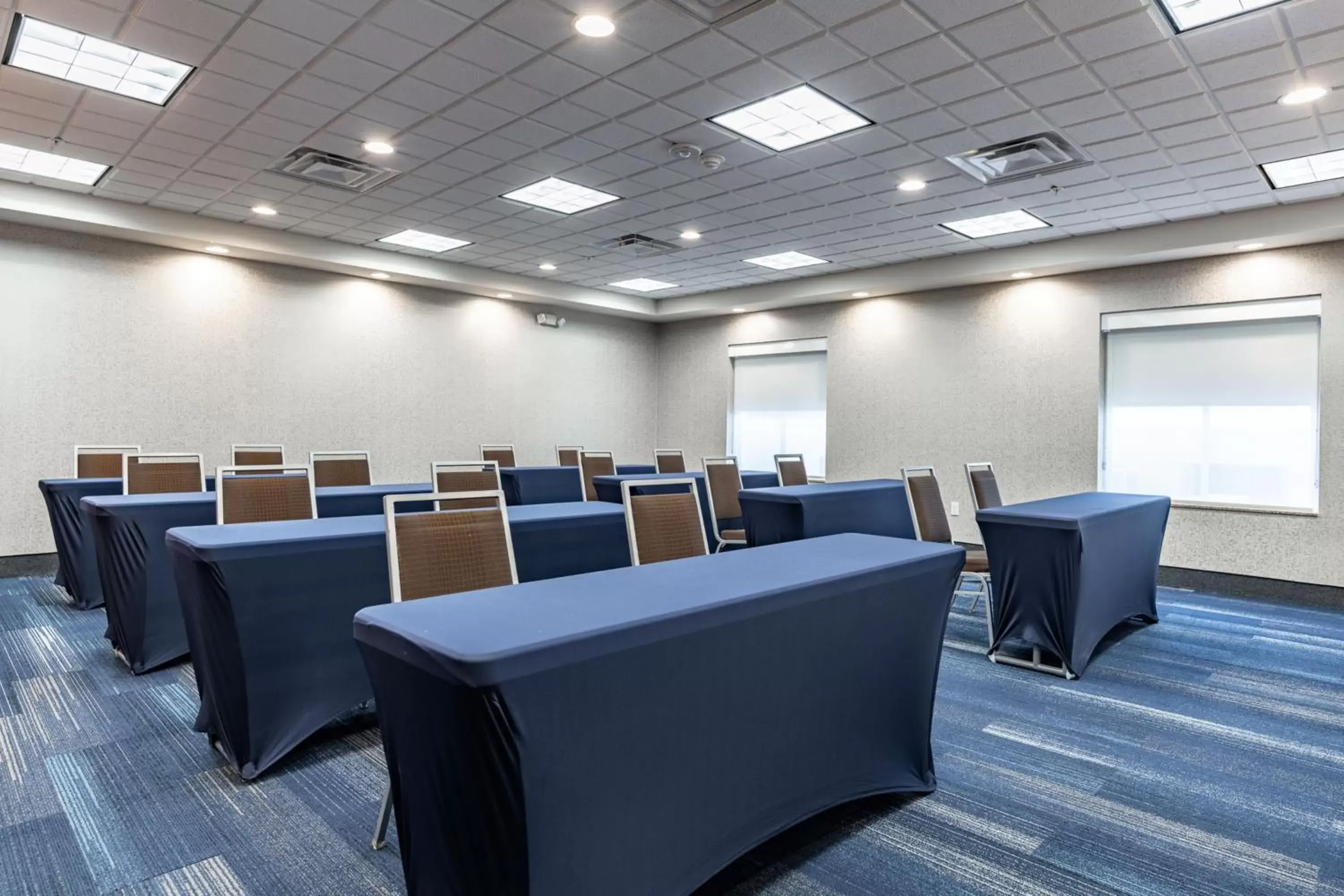 Meeting/conference room in Holiday Inn Express & Suites New Martinsville, an IHG Hotel