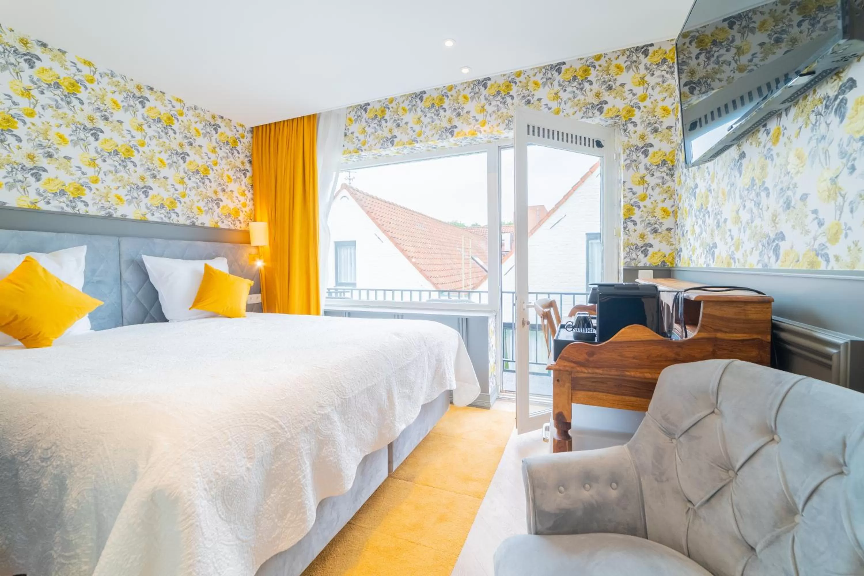 Photo of the whole room, Bed in Grand Hotel Normandy by CW Hotel Collection