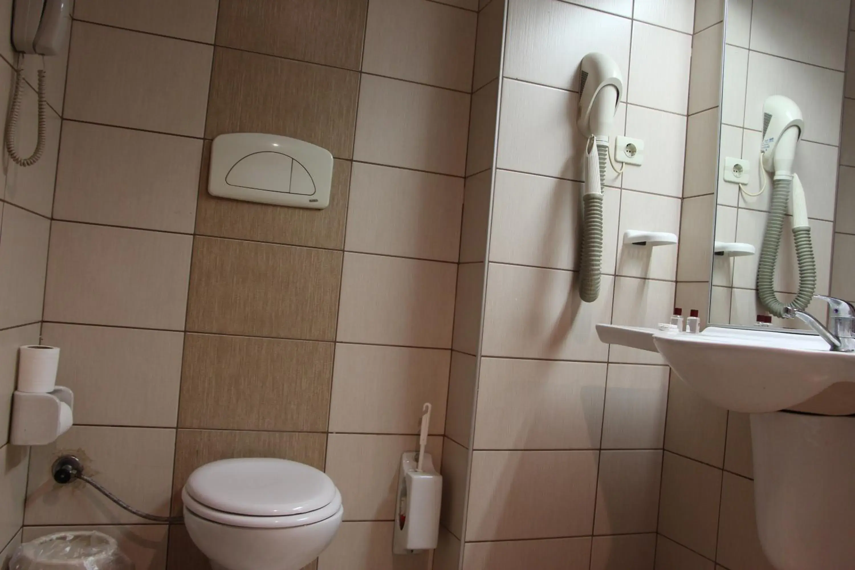 Toilet, Bathroom in Akyuz Hotel