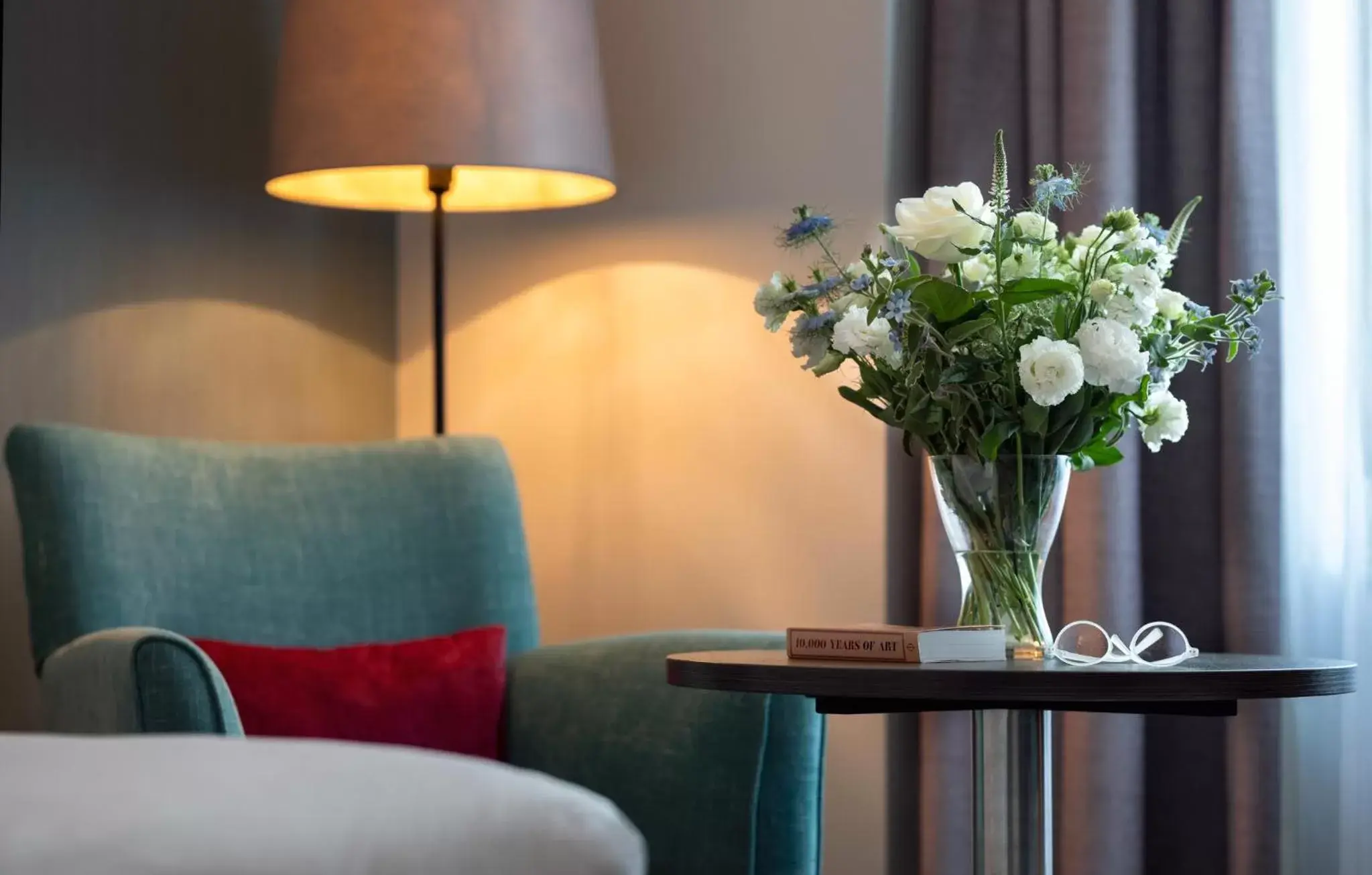 Bedroom, Seating Area in Leonardo Hotel Brighton - Formerly Jurys Inn