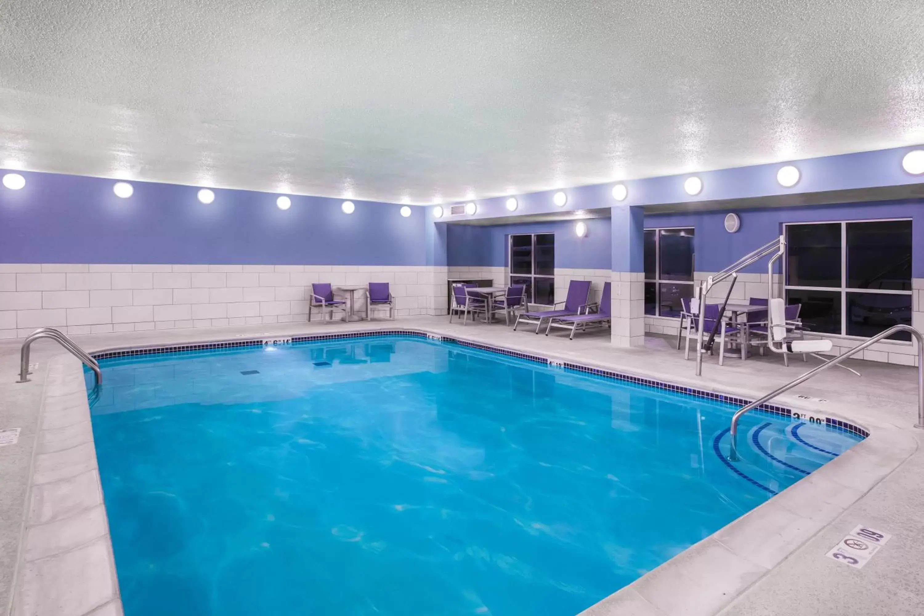 Swimming Pool in Holiday Inn Express Hotel & Suites Bellevue-Omaha Area, an IHG Hotel