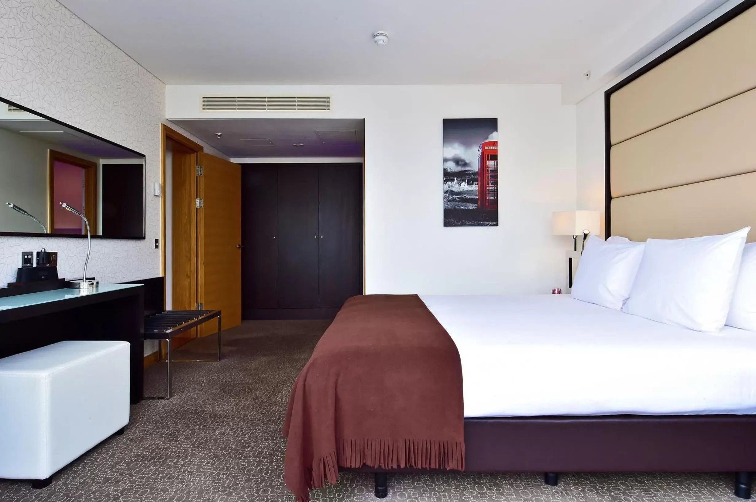 Bed in Pestana Chelsea Bridge Hotel