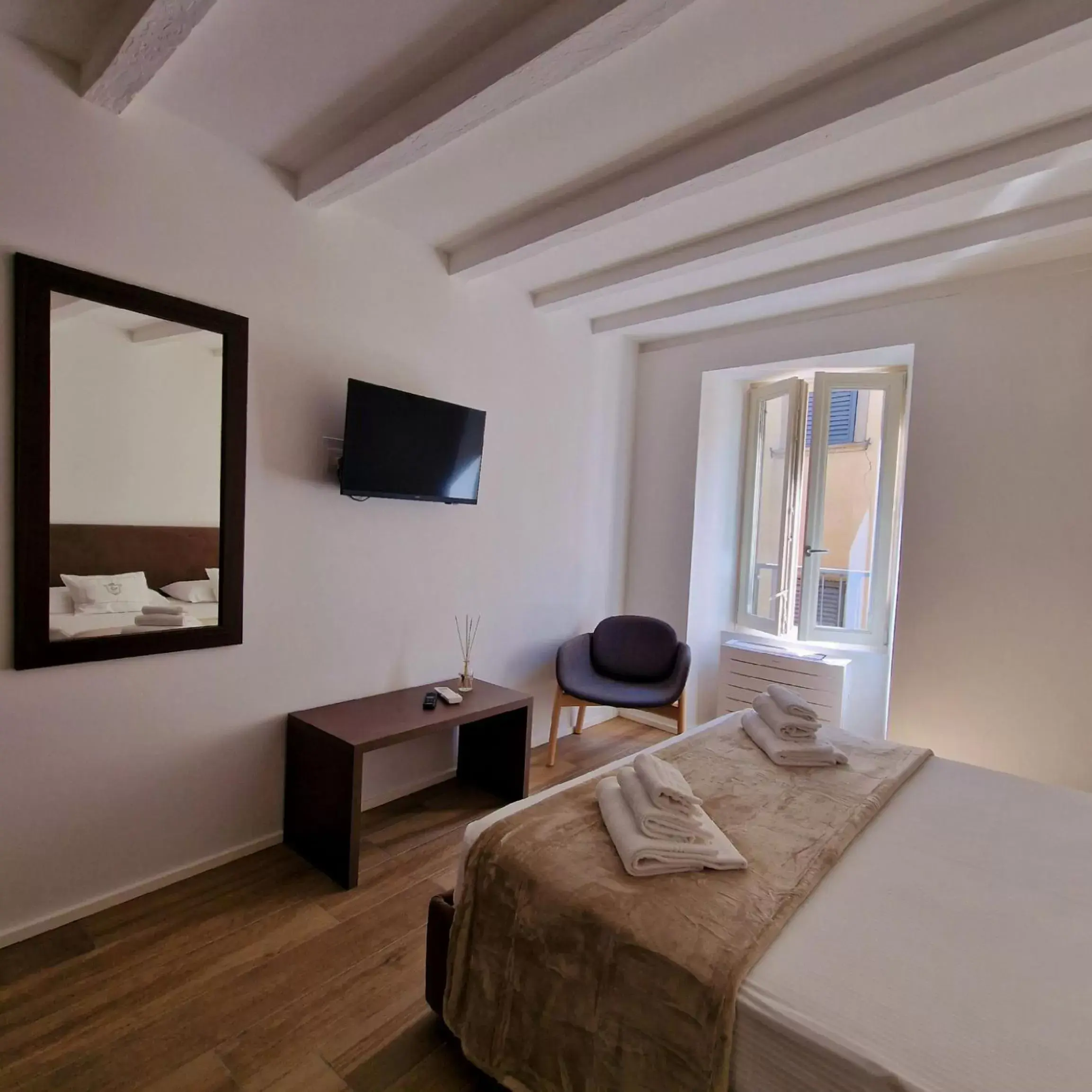 Bedroom, TV/Entertainment Center in Locanda Mimmo