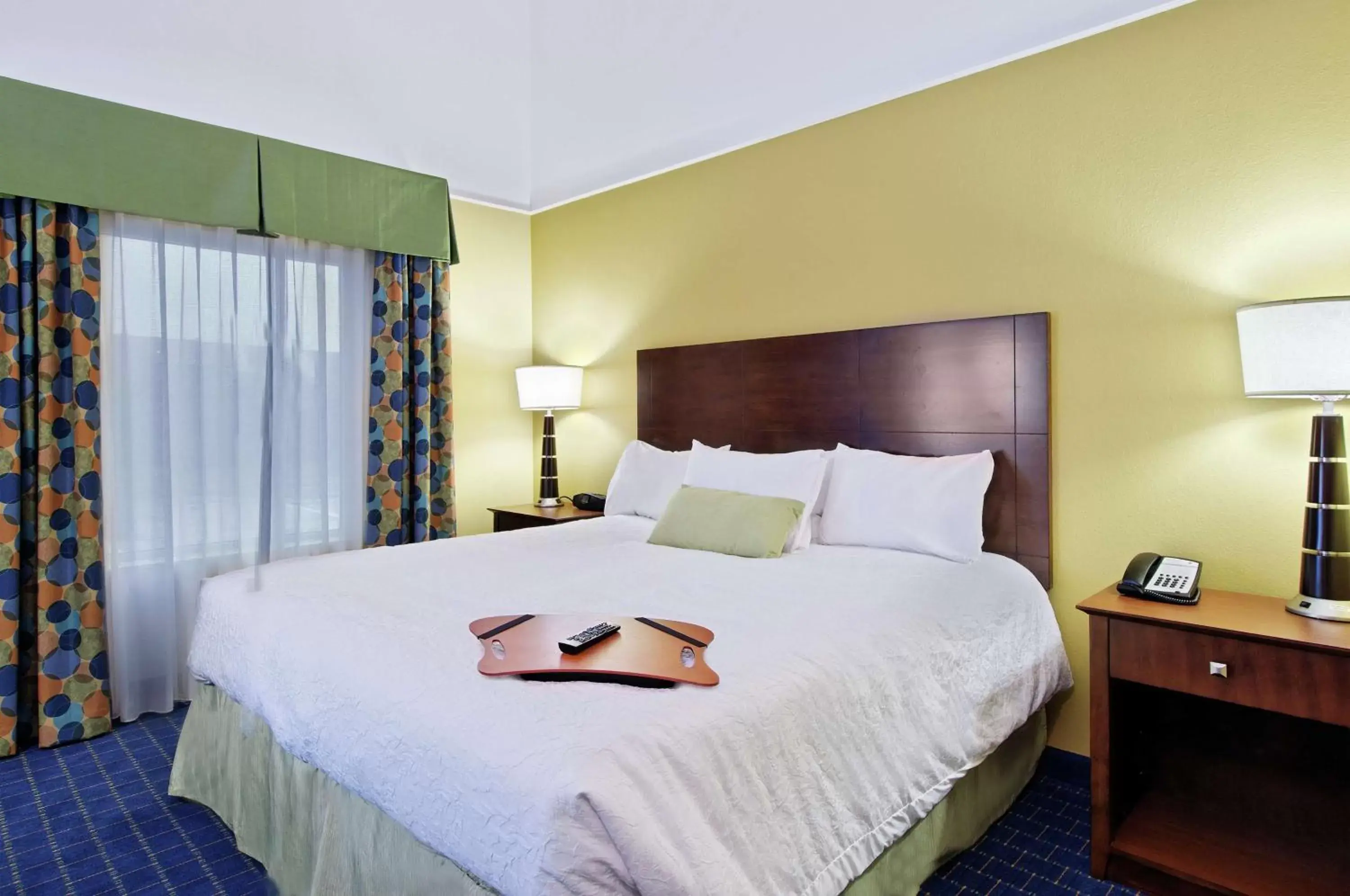 Bed in Hampton Inn & Suites Knoxville-Turkey Creek