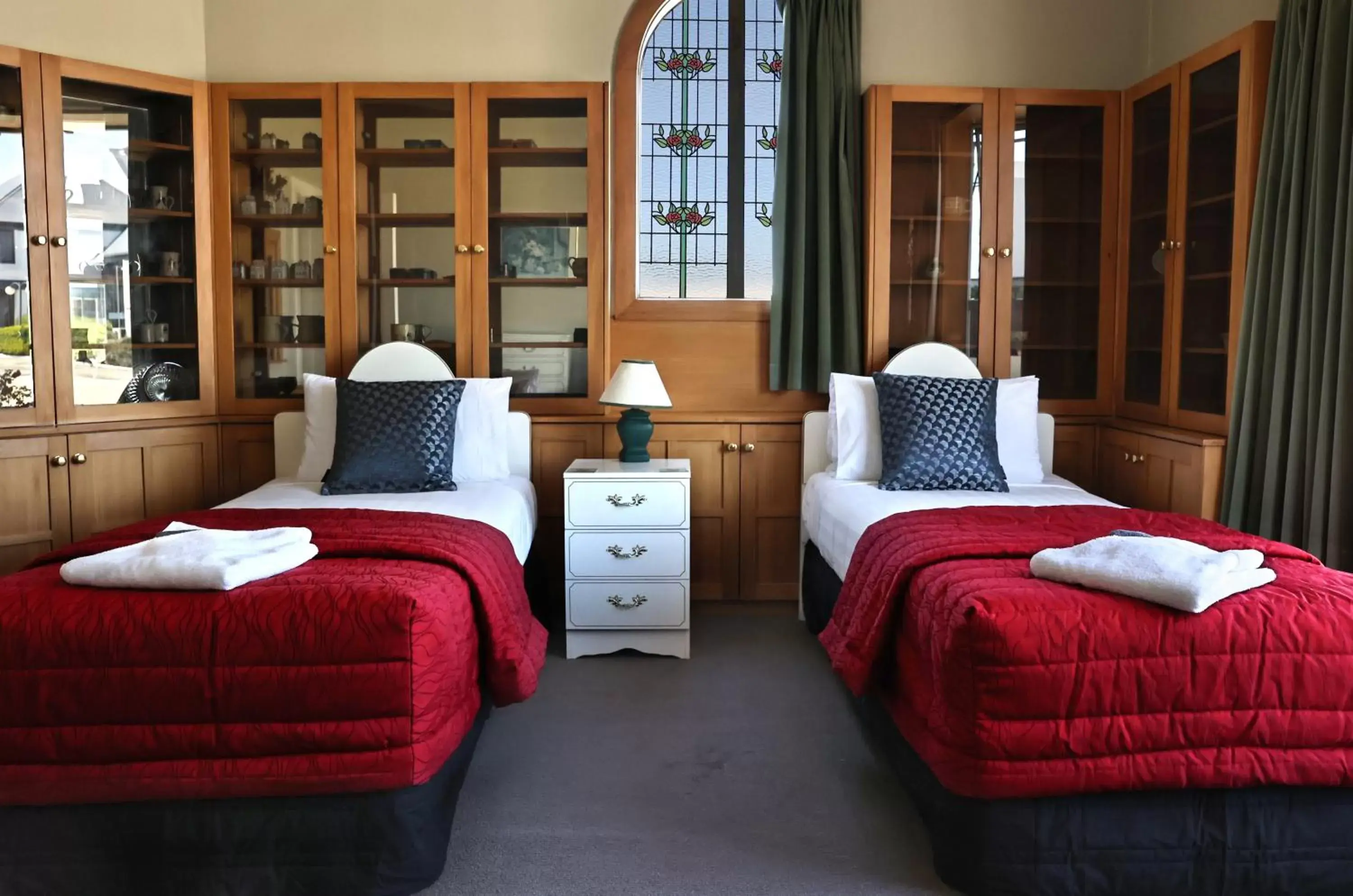 Bed in Baywatch Motor Lodge Bed in Baywatch Motor Lodge