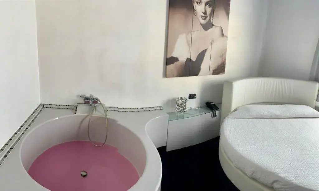 Photo of the whole room, Bathroom in Hotel Bella 'Mbriana
