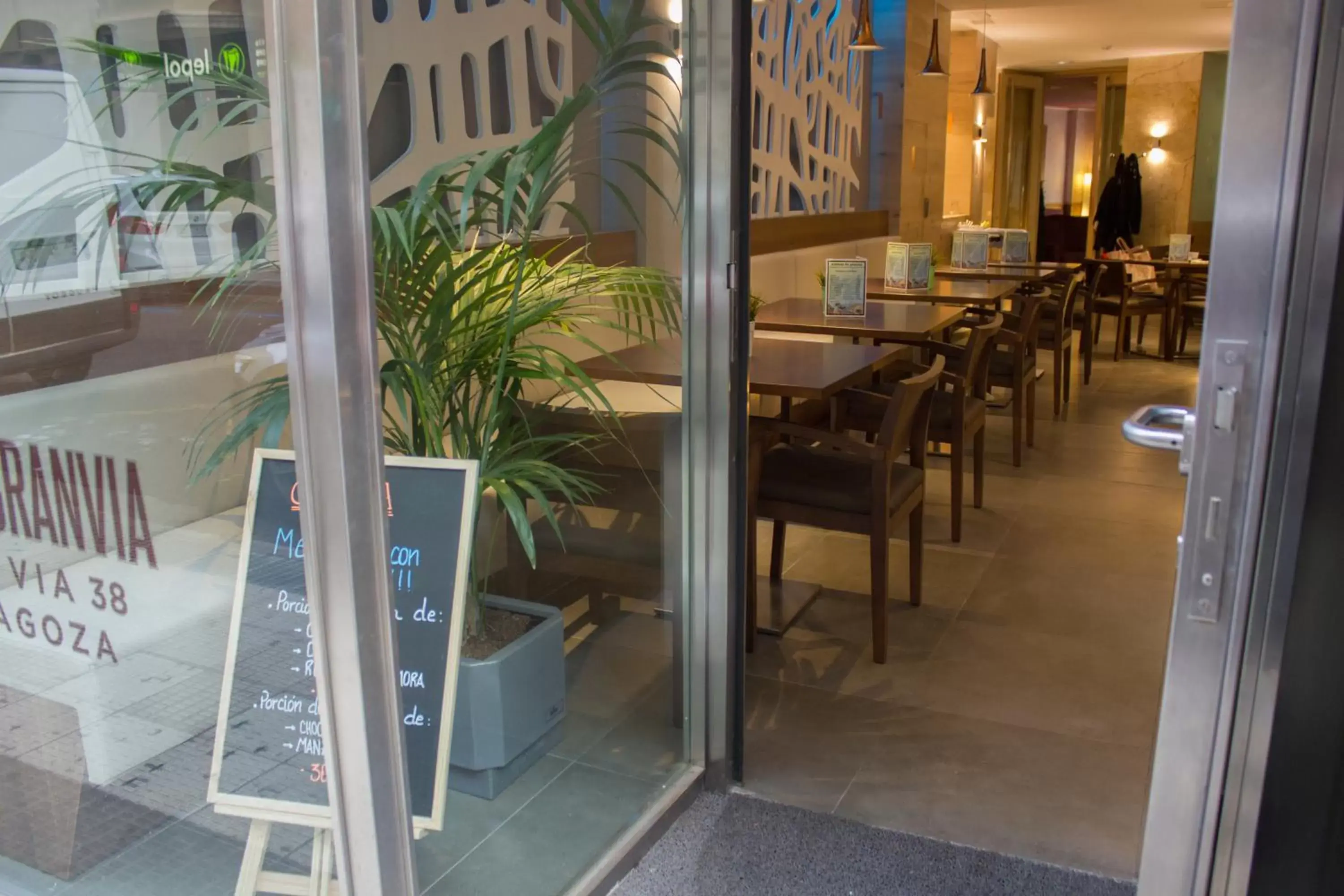 Restaurant/places to eat in Hotel Gran Via Restaurant/places to eat in Hotel Gran Via