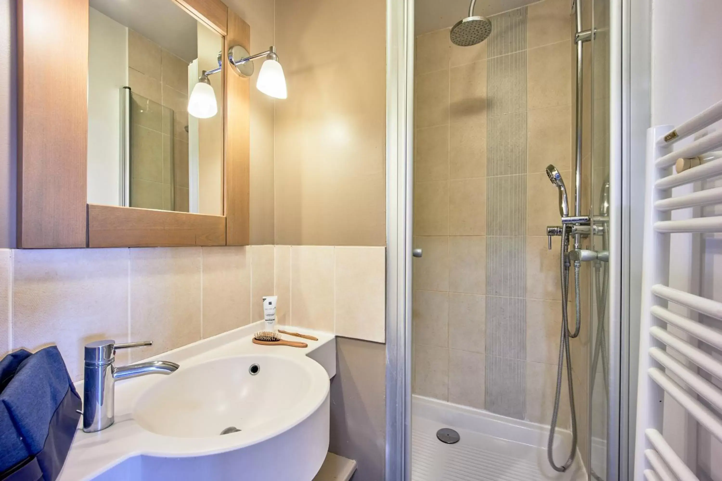 Shower, Bathroom in Pierre & Vacances Premium Residence & Spa Houlgate