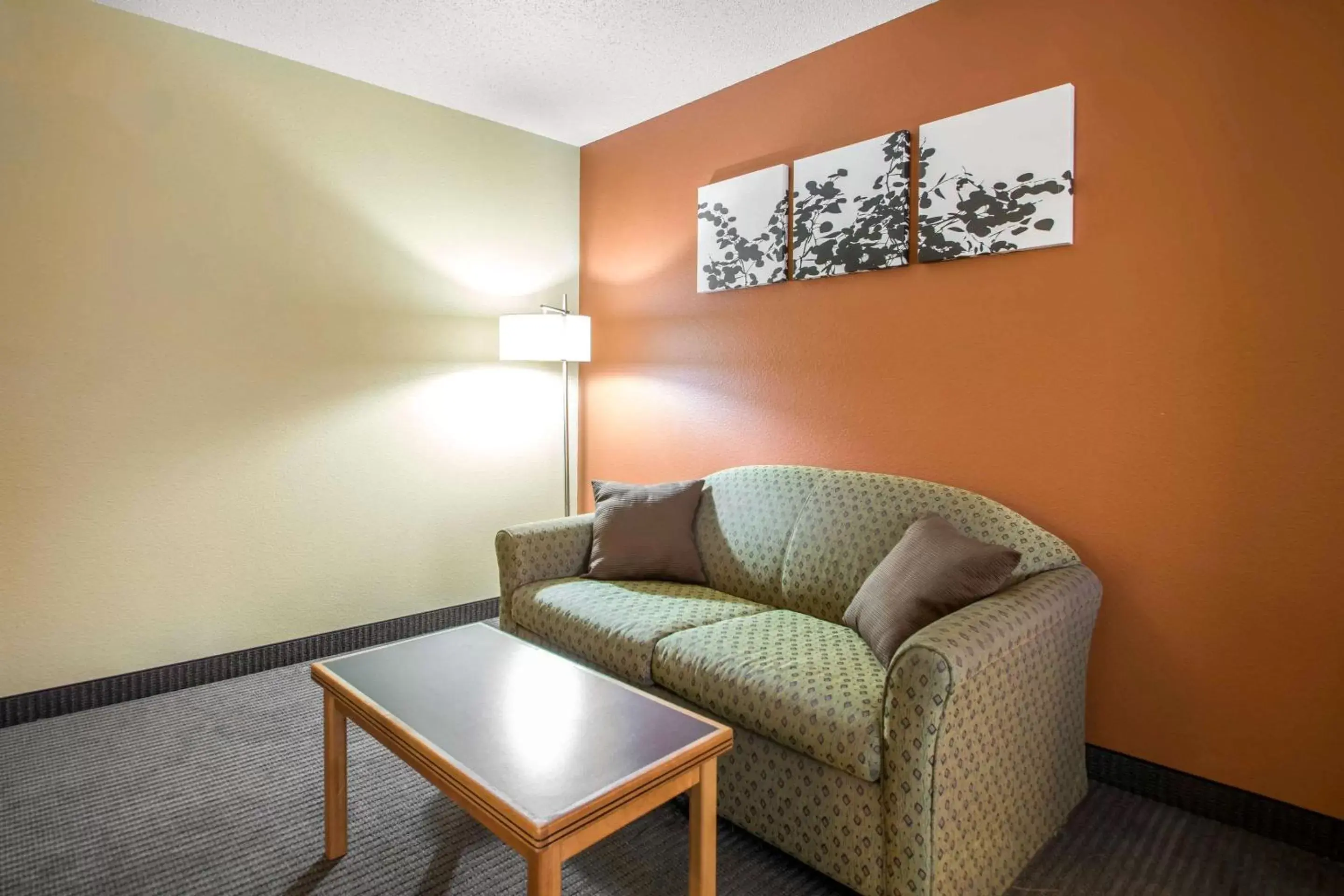 Bedroom, Seating Area in Sleep Inn & Suites Sheboygan I-43