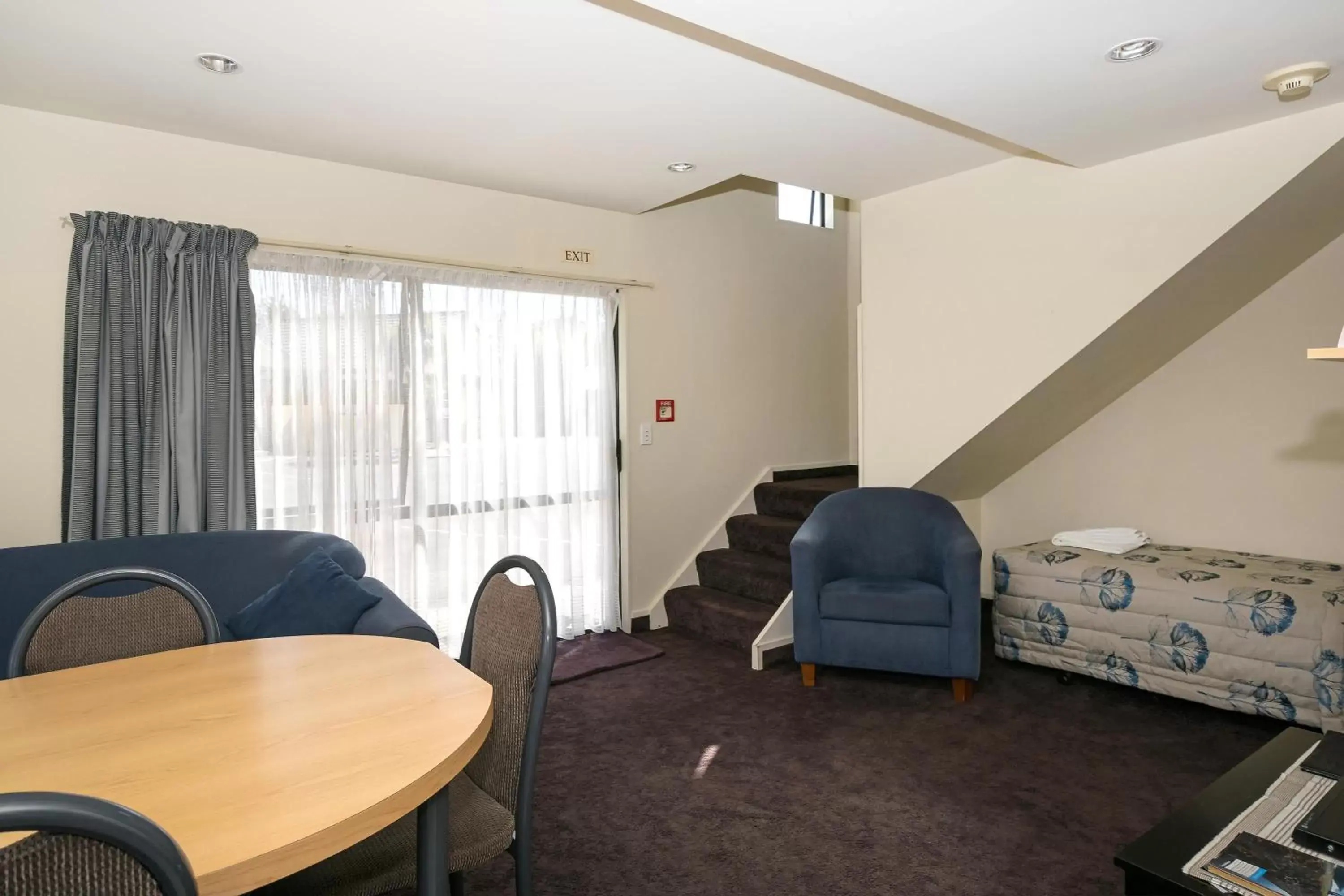 Living room, Seating Area in Ashleigh Court Motel