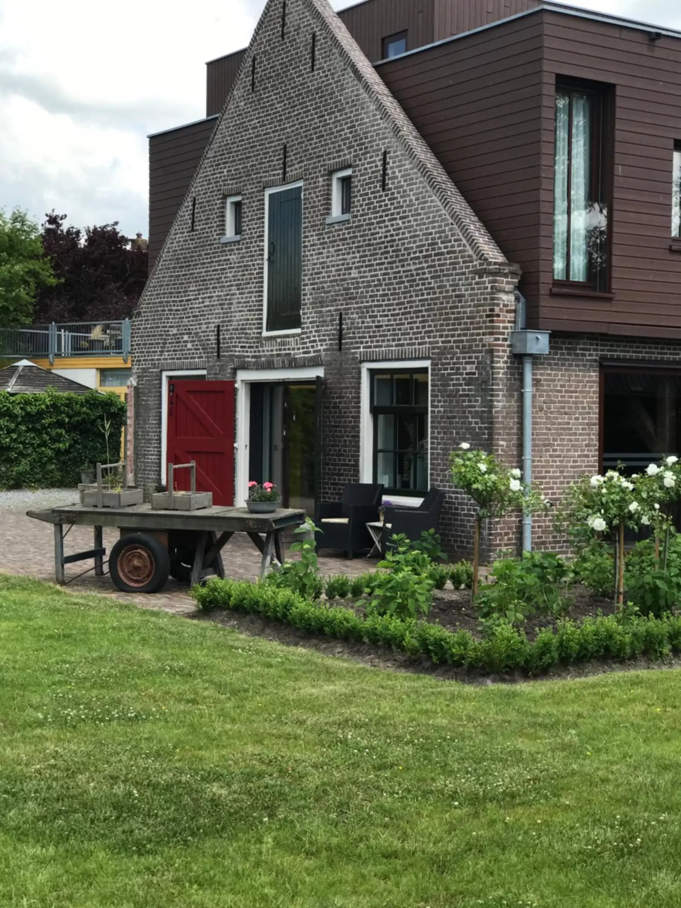 Garden view, Property Building in Hotel Lemmer