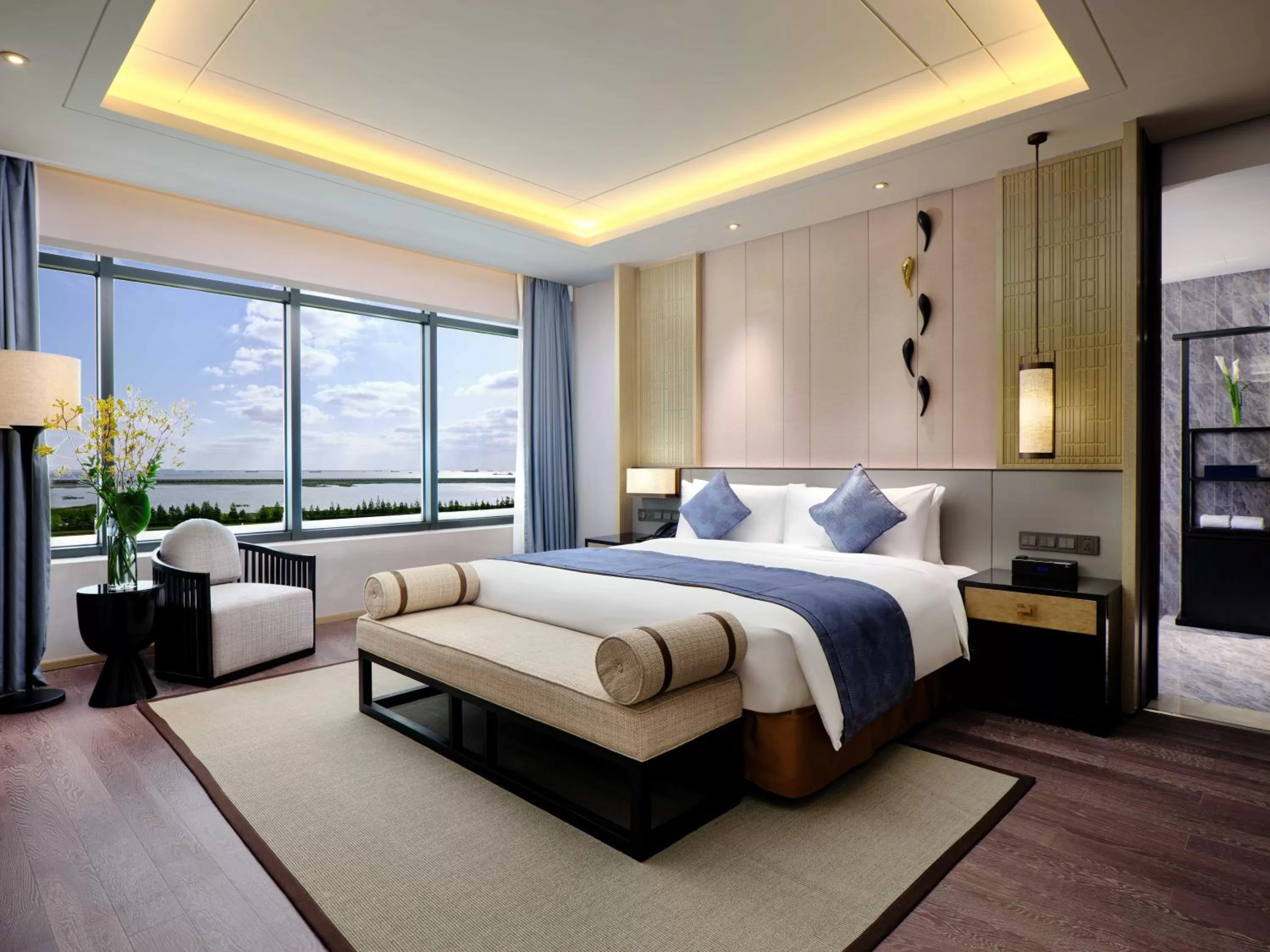 Photo of the whole room, Bed in Primus Hotel Shanghai Sanjiagang - Offer Pudong International Airport and Disney shuttle