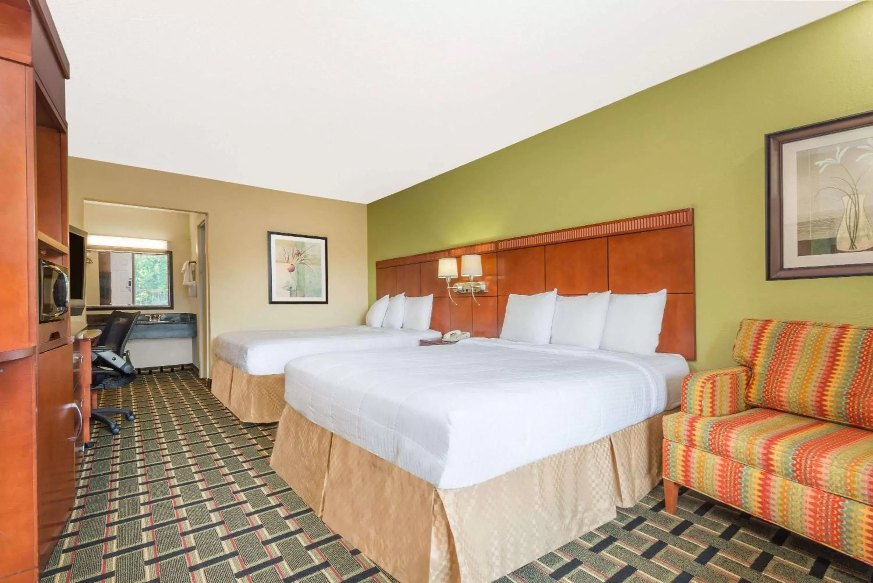 Photo of the whole room, Bed in Days Inn by Wyndham Knoxville East