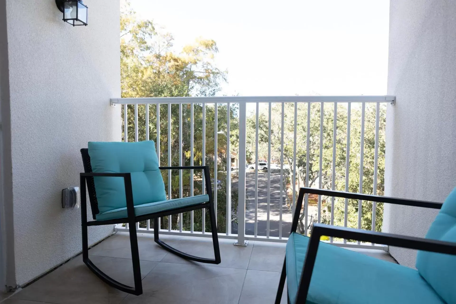 Seating area, Balcony/Terrace in Candlewood Suites - Safety Harbor, an IHG Hotel