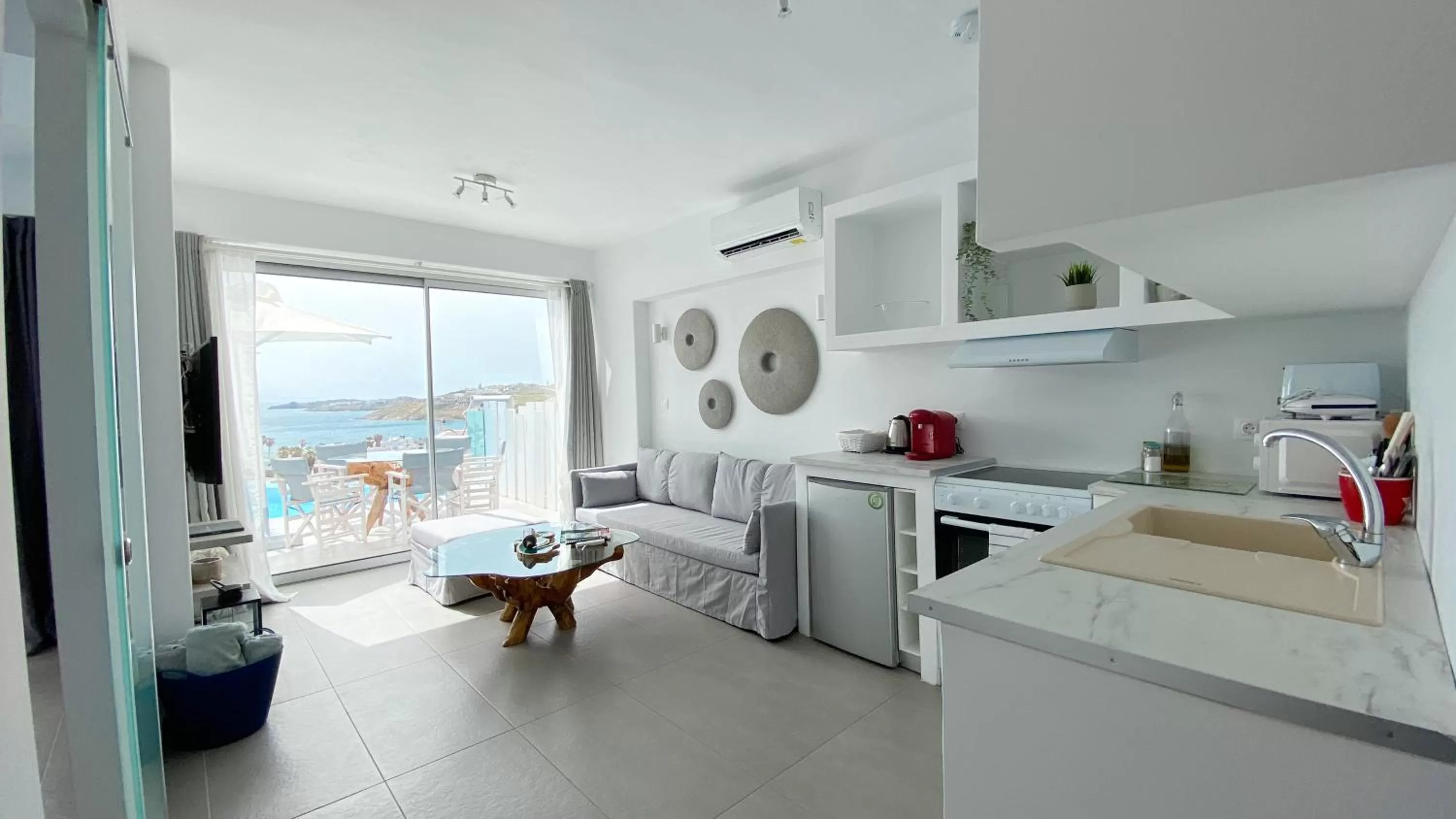 Kitchen or kitchenette in Amperian Mykonos Suites & Villas