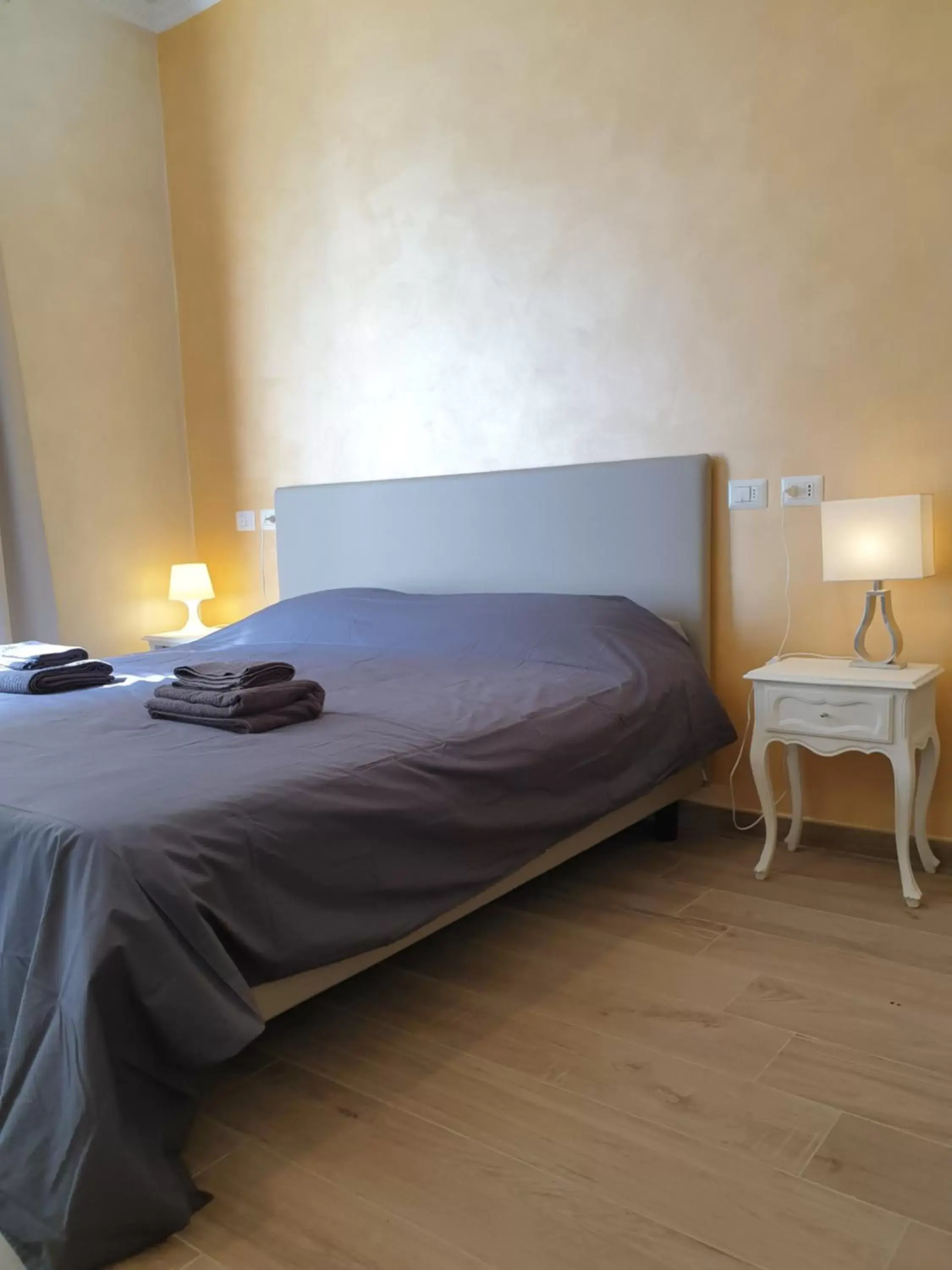 Triple Room with Private External Bathroom in Lombardo Triple Room with Private External Bathroom in Lombardo