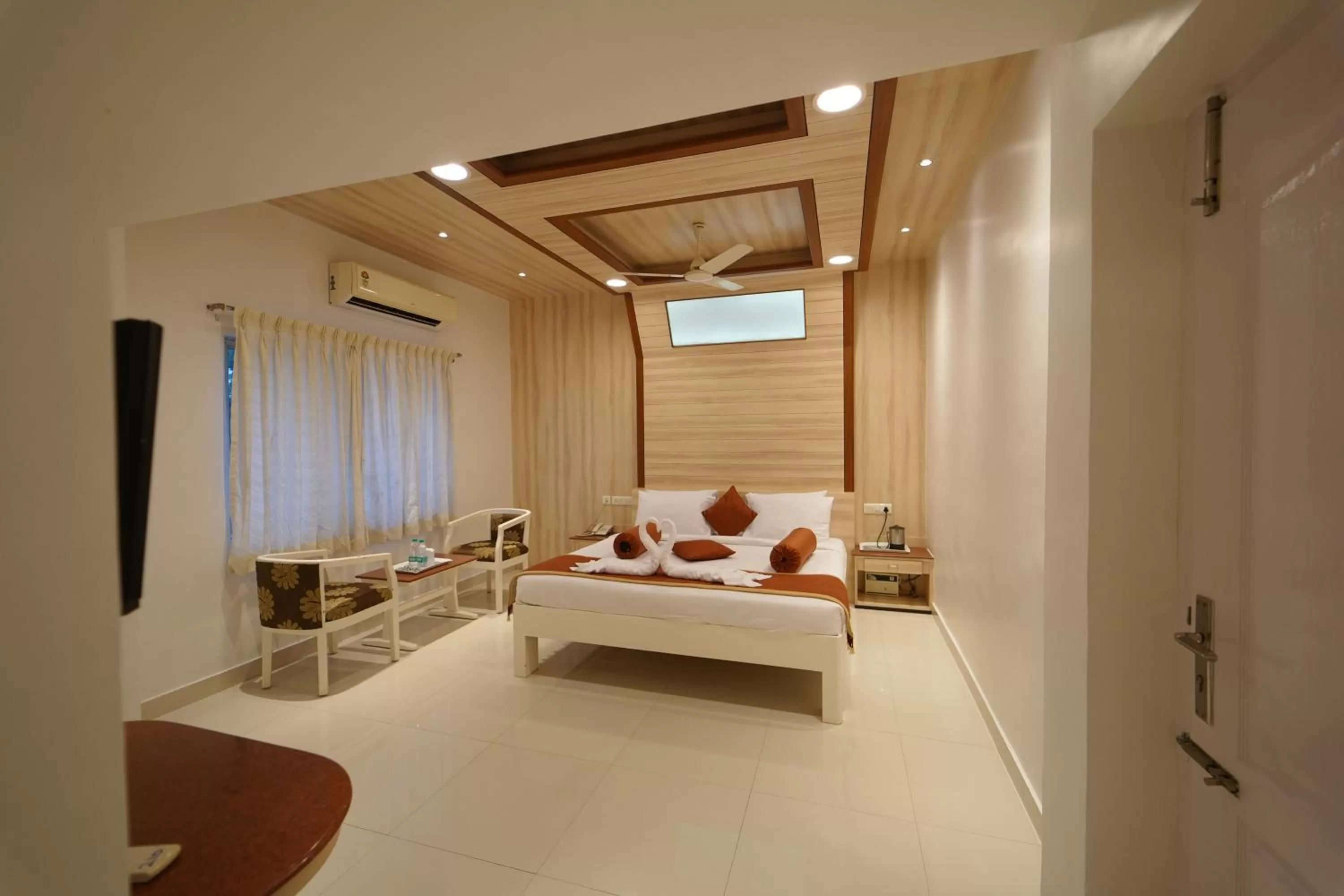 Living room in Hotel Palmyra Grand Inn