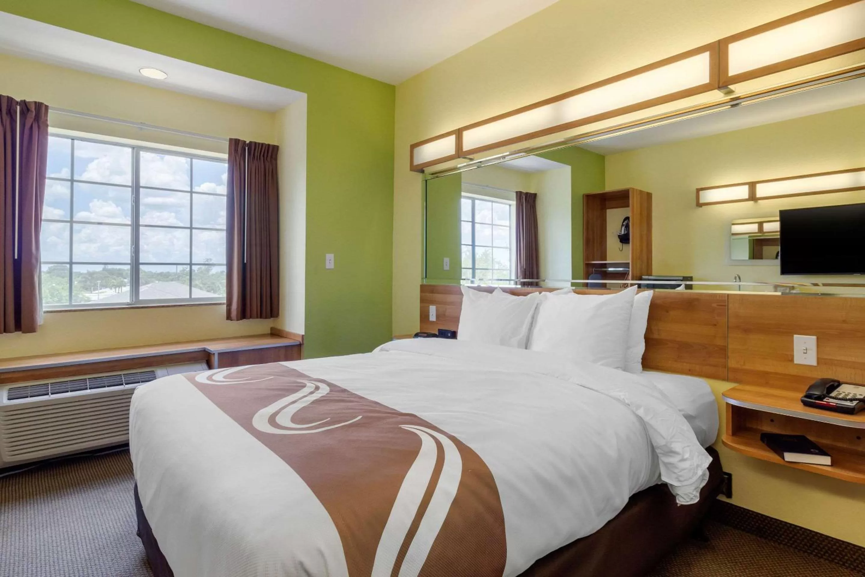 Photo of the whole room, Bed in Quality Inn & Suites Lehigh Acres Fort Myers