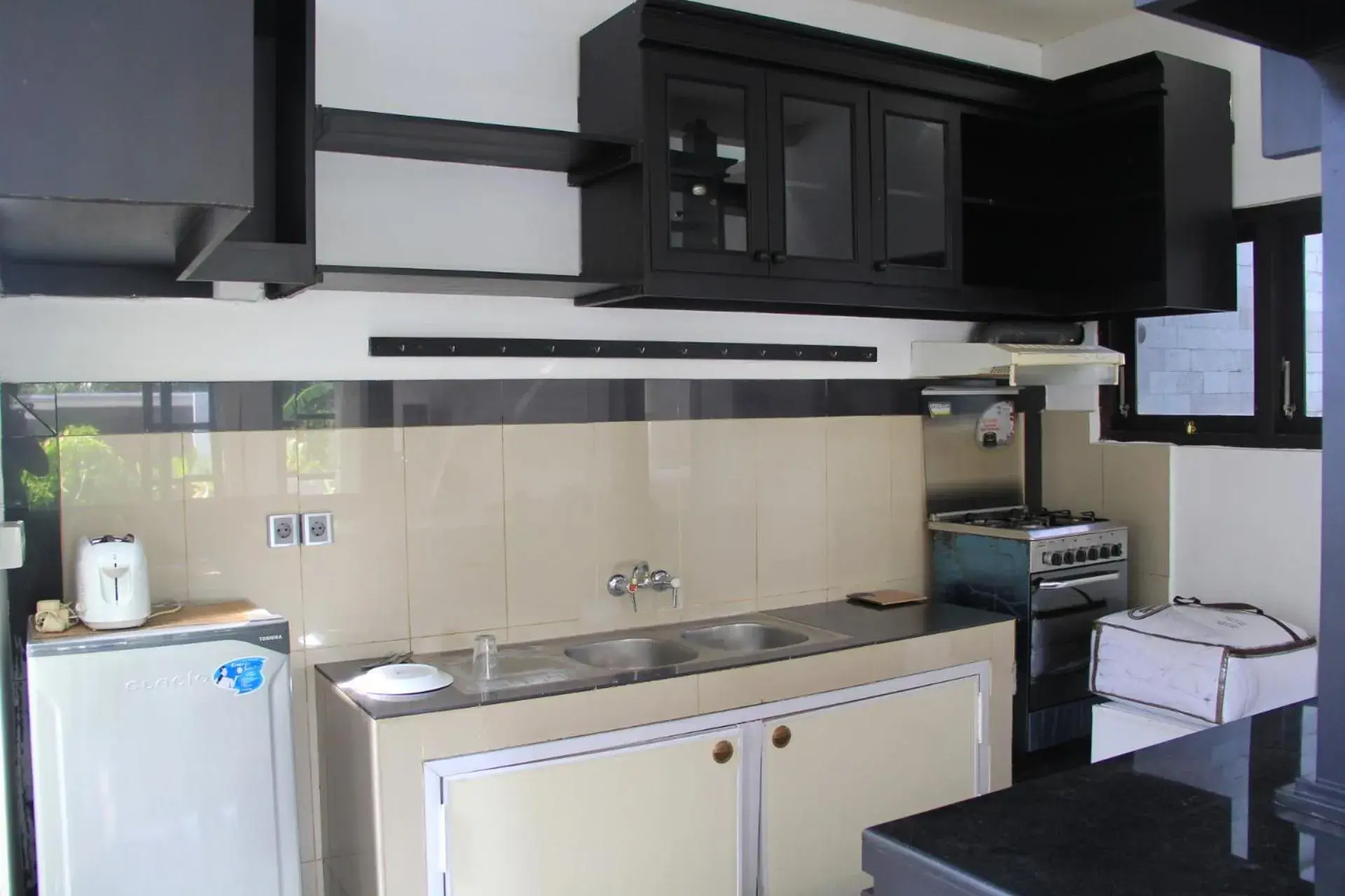 Kitchen or kitchenette, Kitchen/Kitchenette in Ketut Villa Sanur
