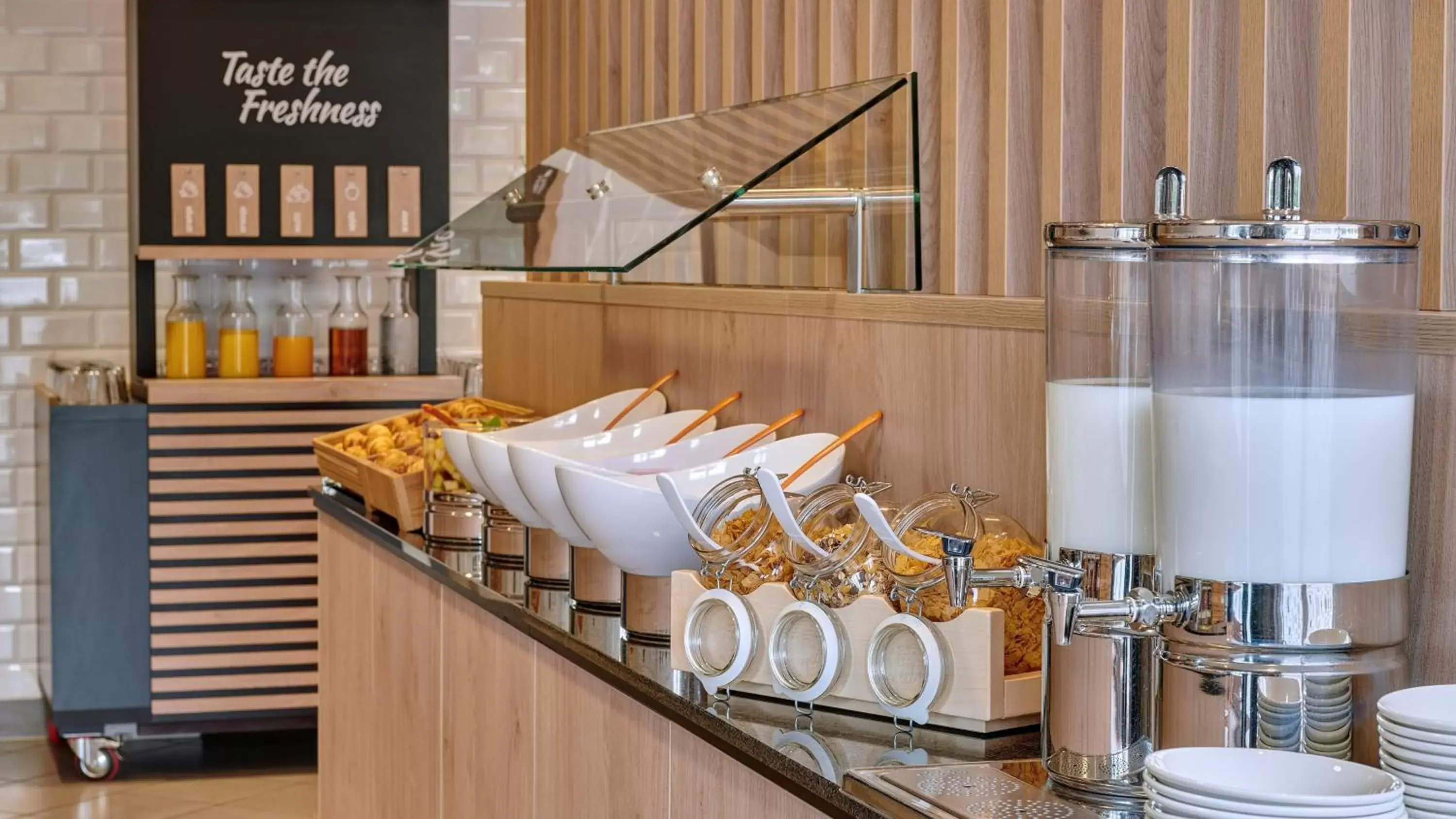 Breakfast in Holiday Inn Express Cologne Muelheim by IHG Breakfast in Holiday Inn Express Cologne Muelheim by IHG