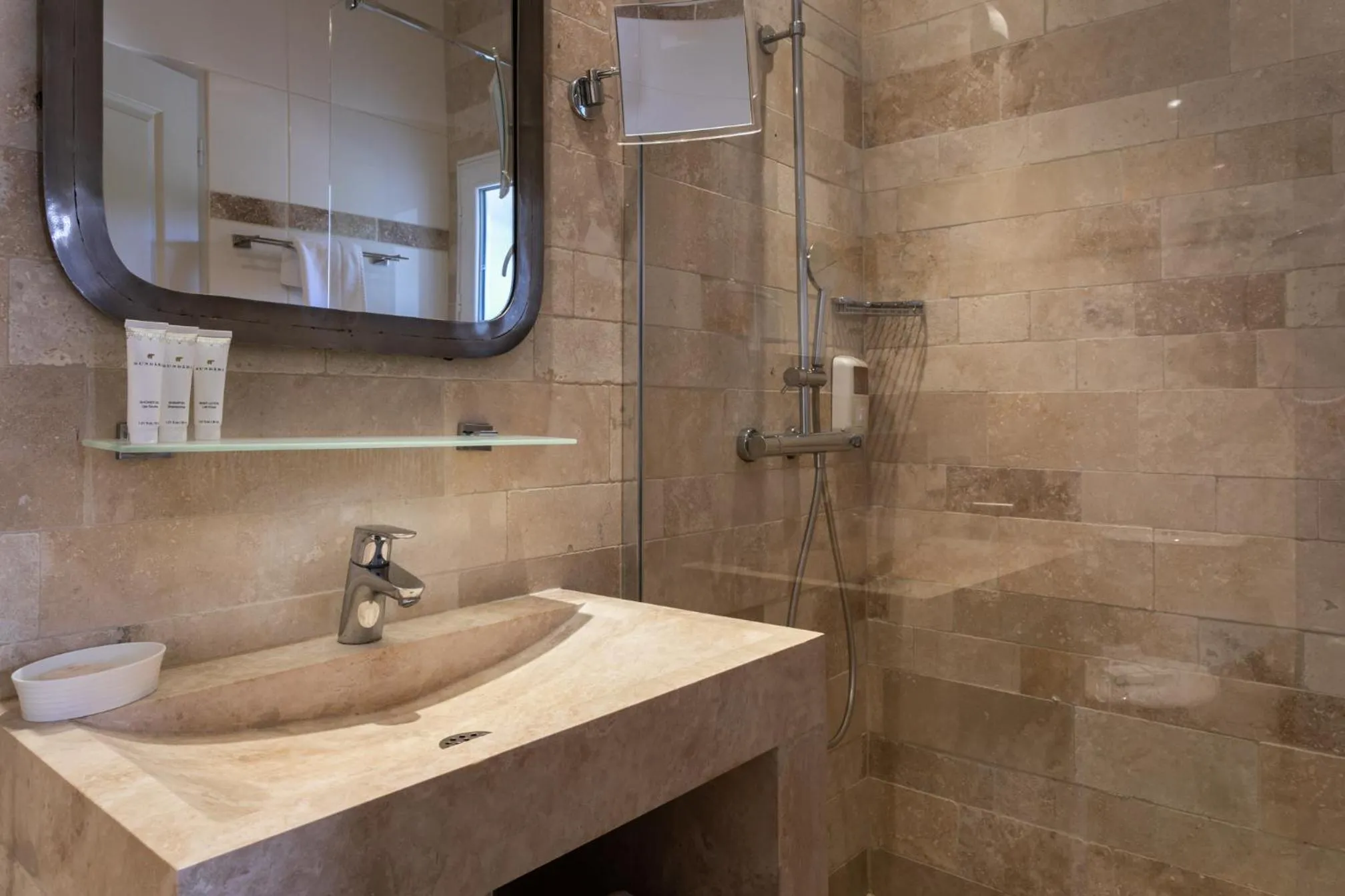 Shower in Le Mas de Cocagne