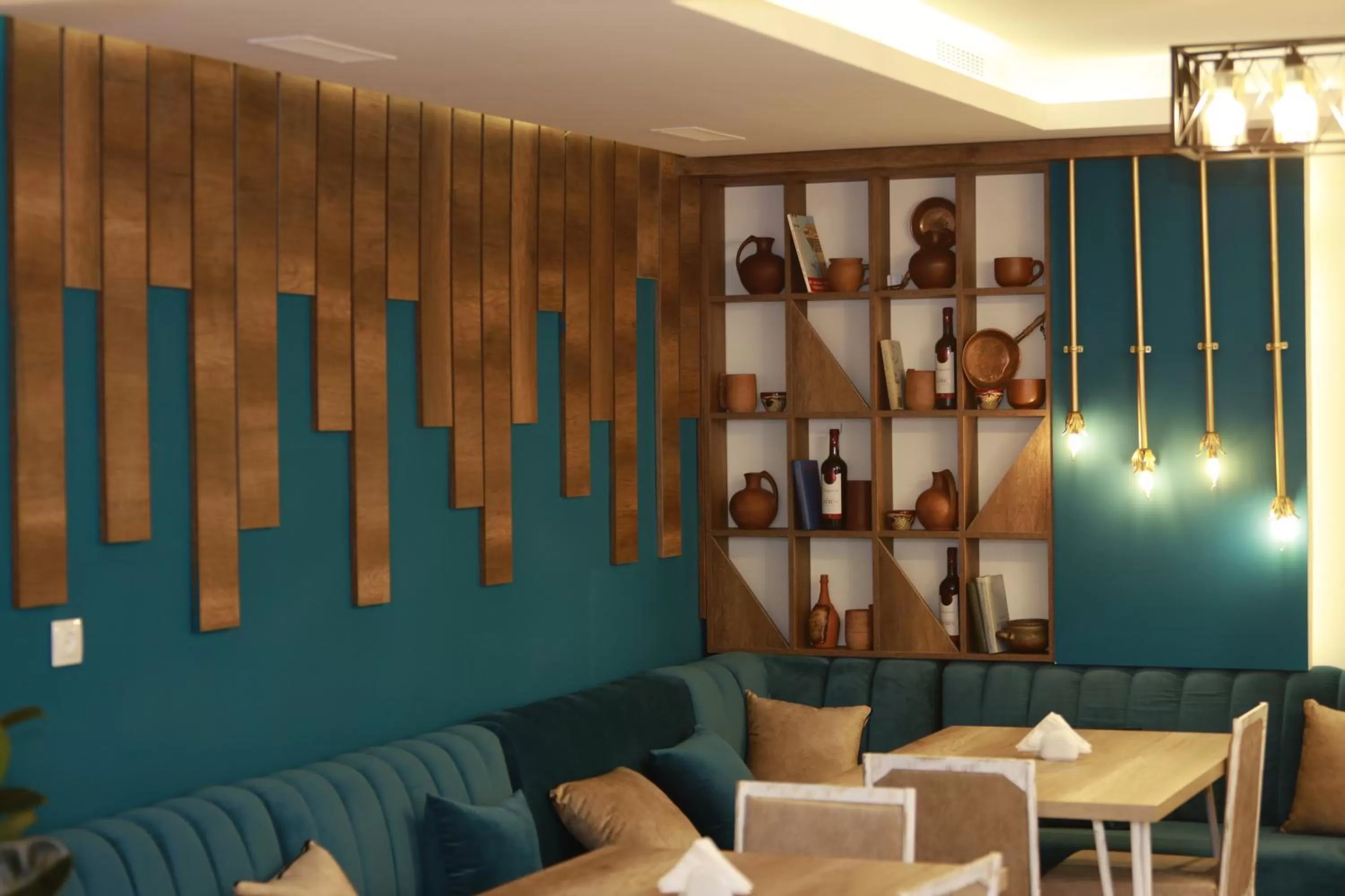 Restaurant/places to eat in DeLin Hotel And Tours