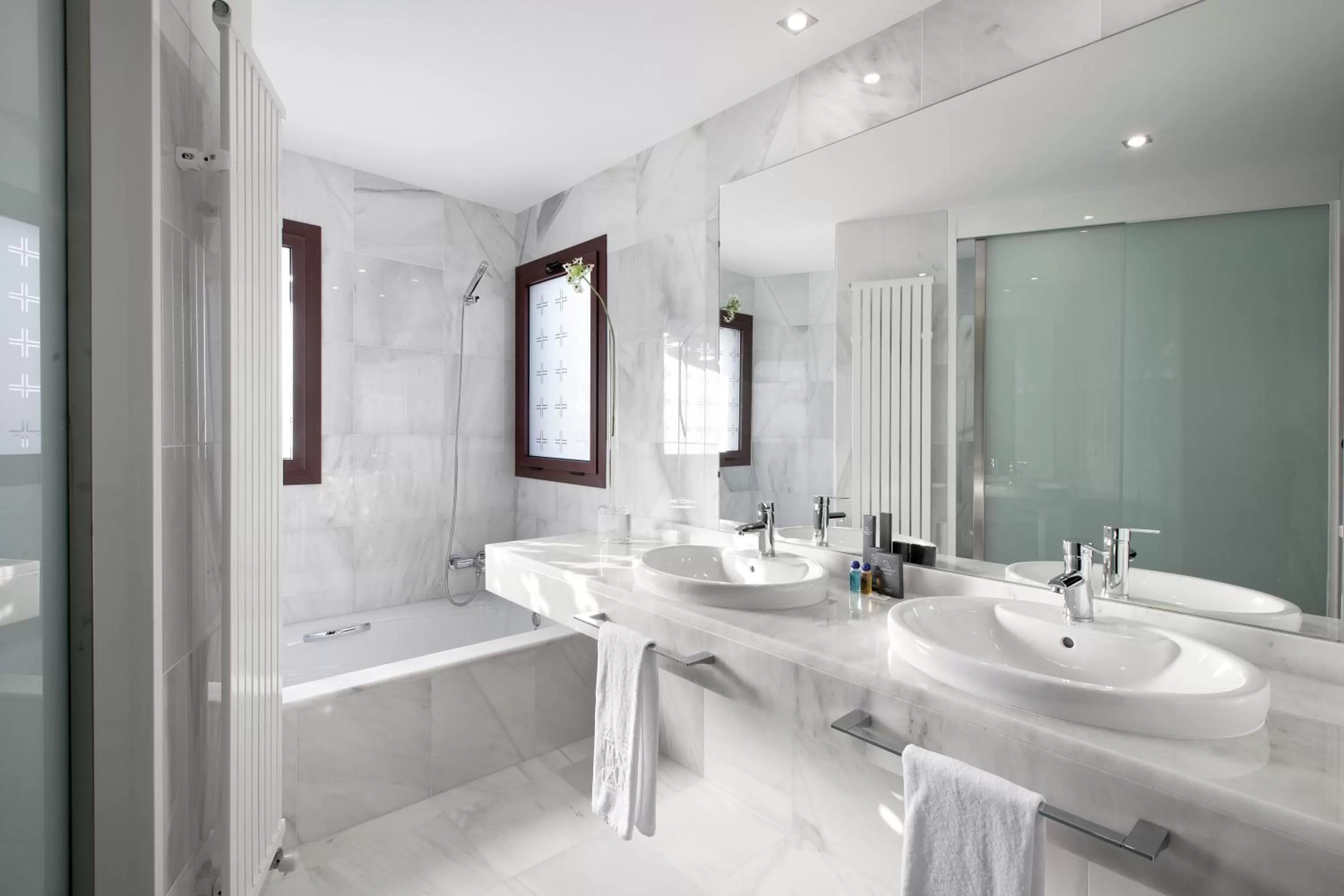 Bathroom in Hotel MasMonzon