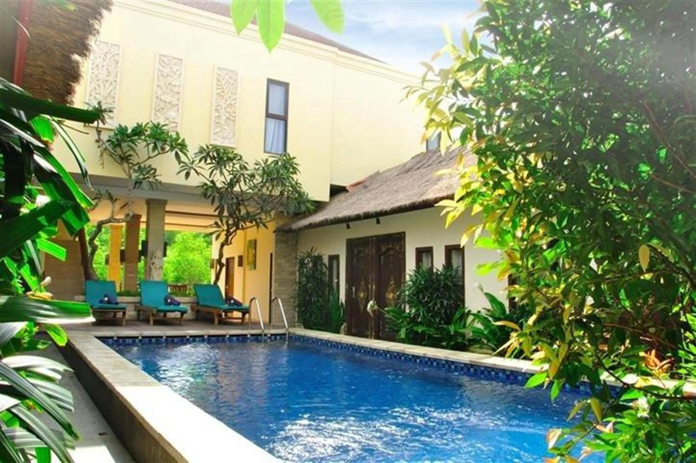 Swimming pool in Coco De Heaven House