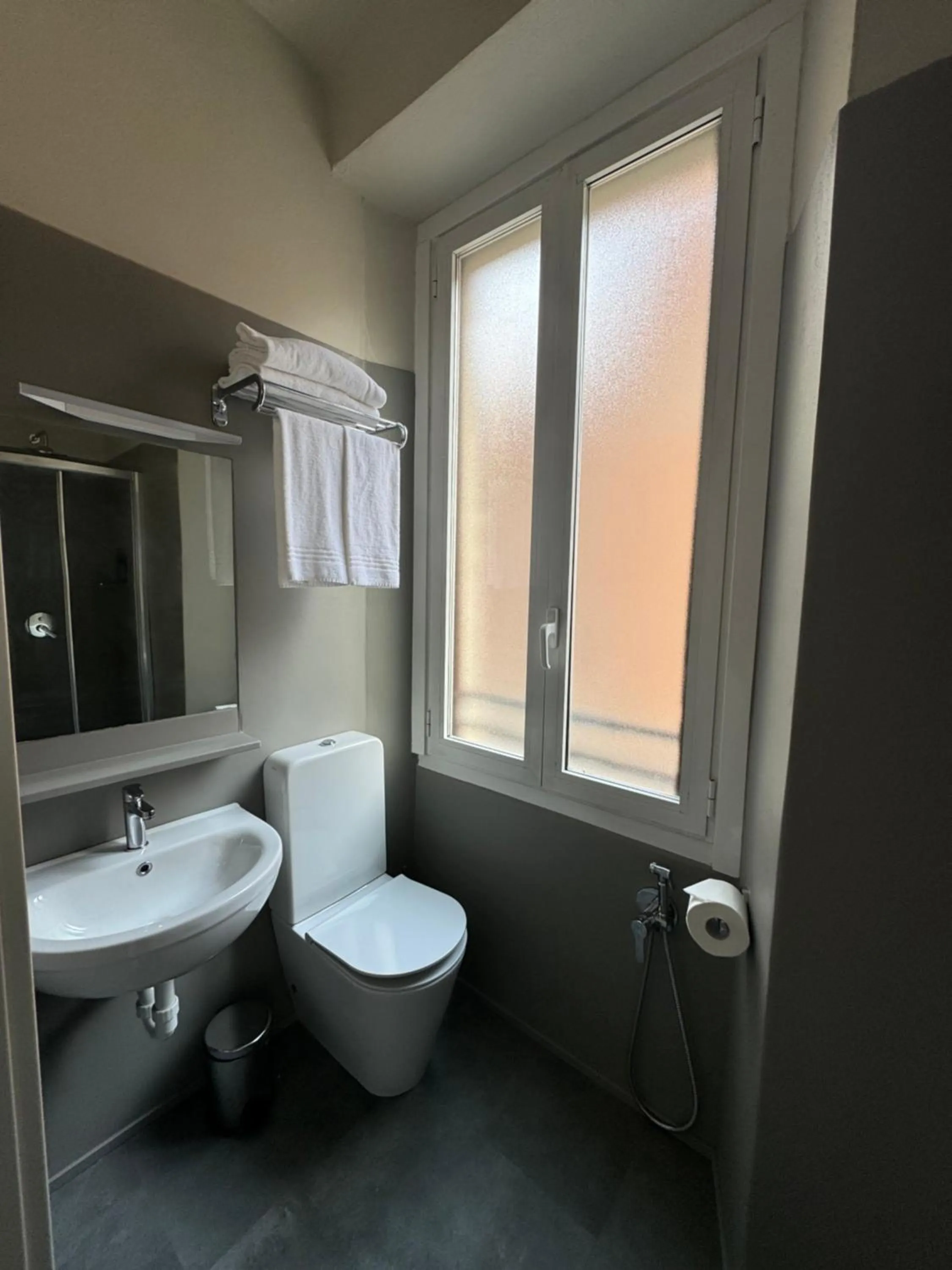 Toilet in Hotel 22 Marzo