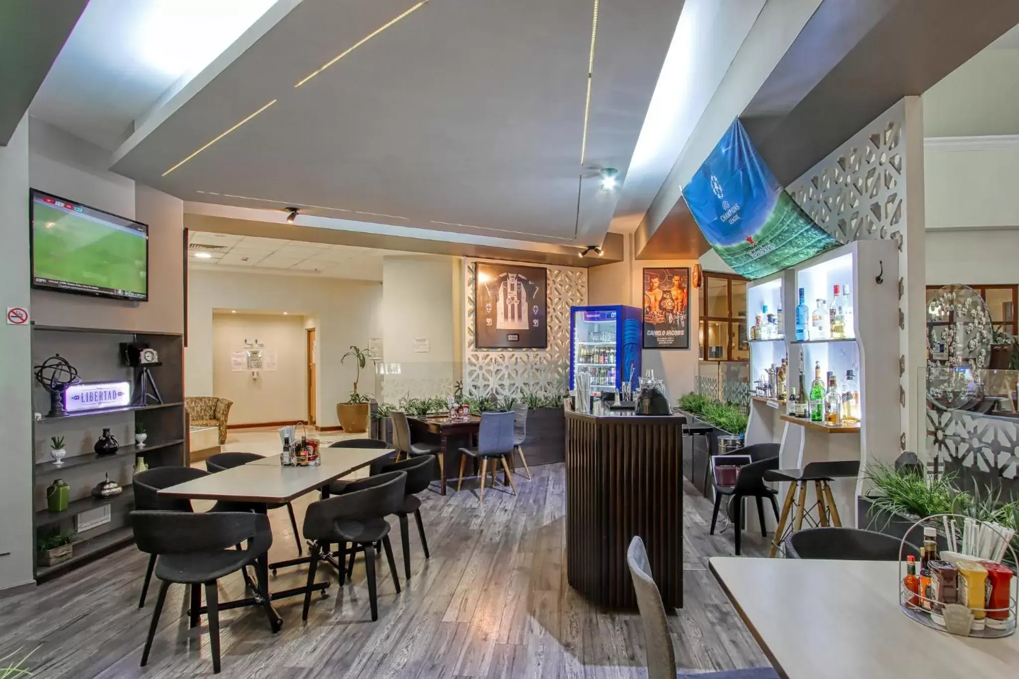 Lounge or bar in Holiday Inn Leon-Convention Center by IHG Lounge or bar in Holiday Inn Leon-Convention Center by IHG