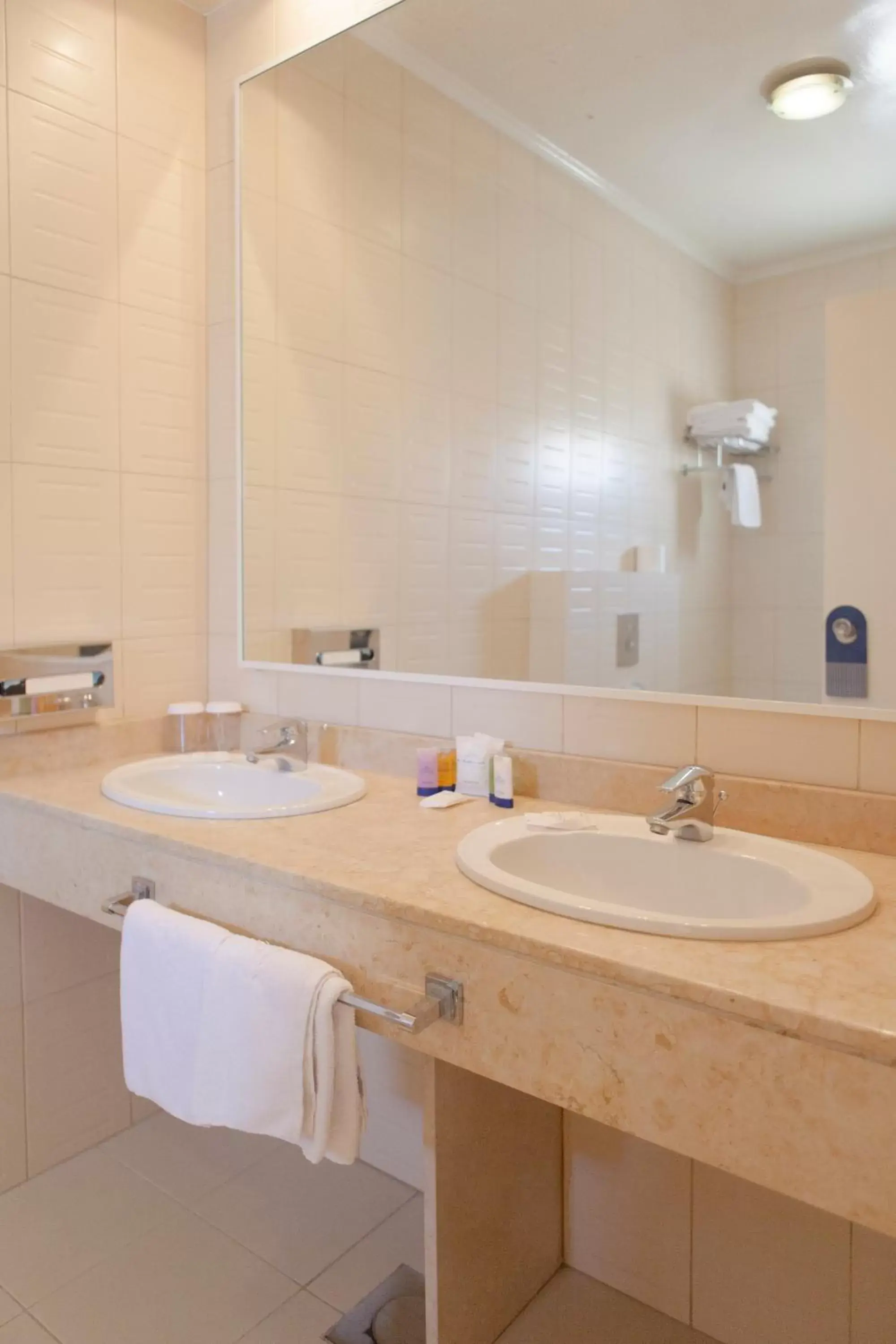 Bathroom in The Mayflower Hotel Bathroom in The Mayflower Hotel