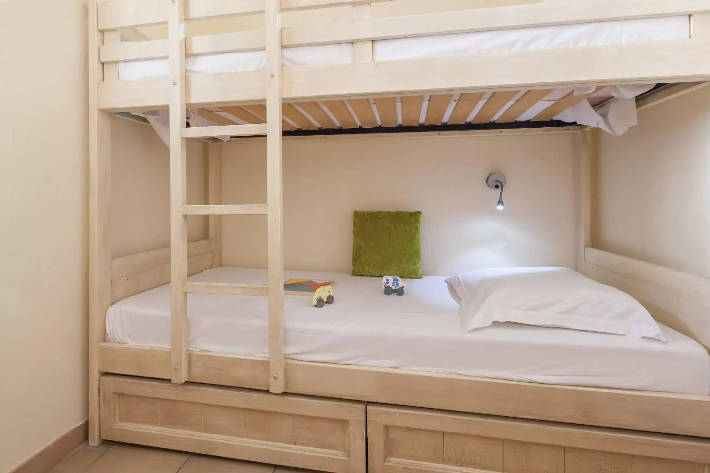 One-Bedroom Apartment with Sleeping Alcove and Terrace or Balcony (6 People) - Sea view in Résidence Pierre & Vacances Les Restanques du Golfe de Saint-Tropez One-Bedroom Apartment with Sleeping Alcove and Terrace or Balcony (6 People) - Sea view in Résidence Pierre & Vacances Les Restanques du Golfe de Saint-Tropez