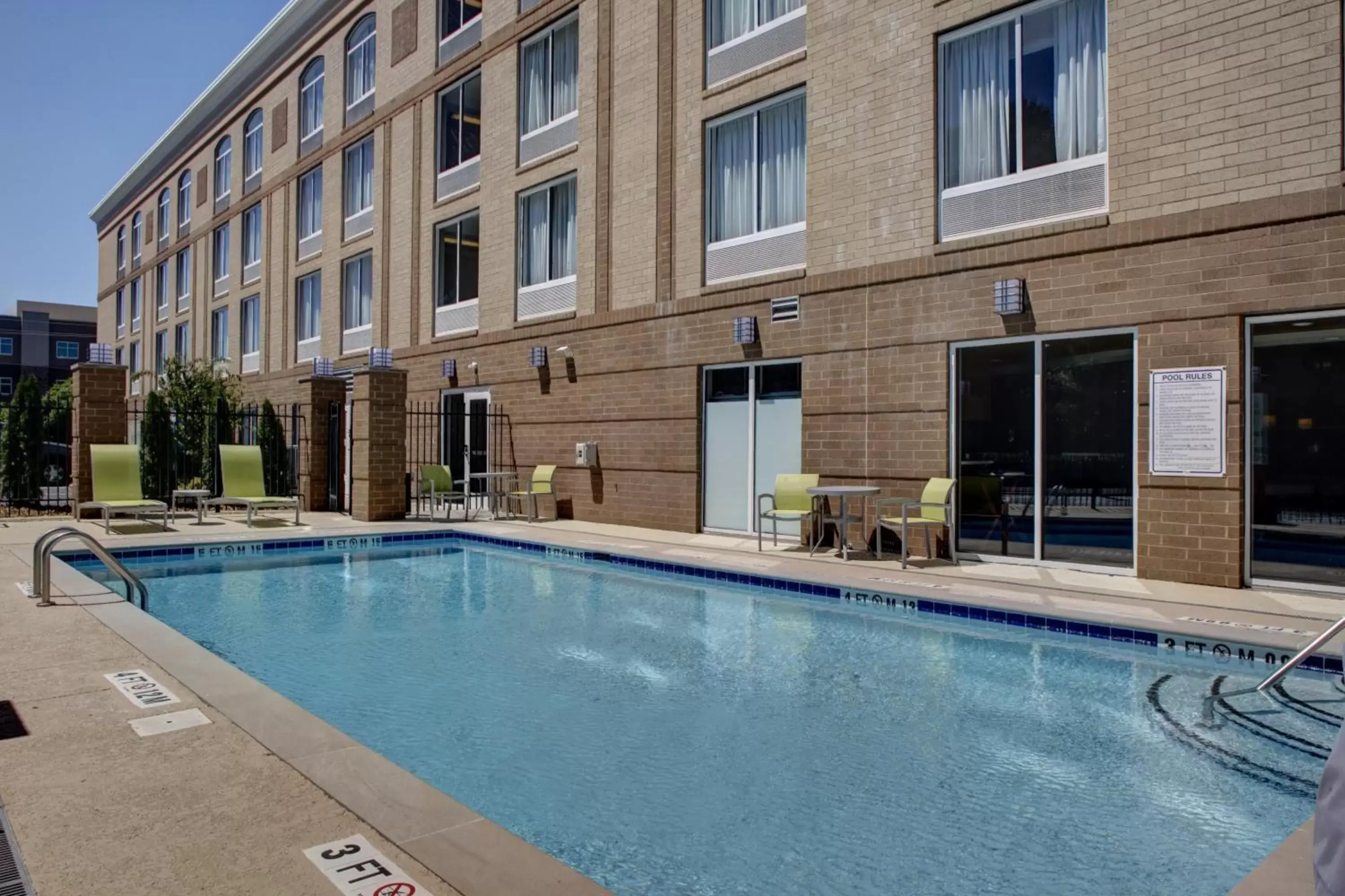Swimming pool, Property Building in Holiday Inn Franklin - Cool Springs, an IHG Hotel