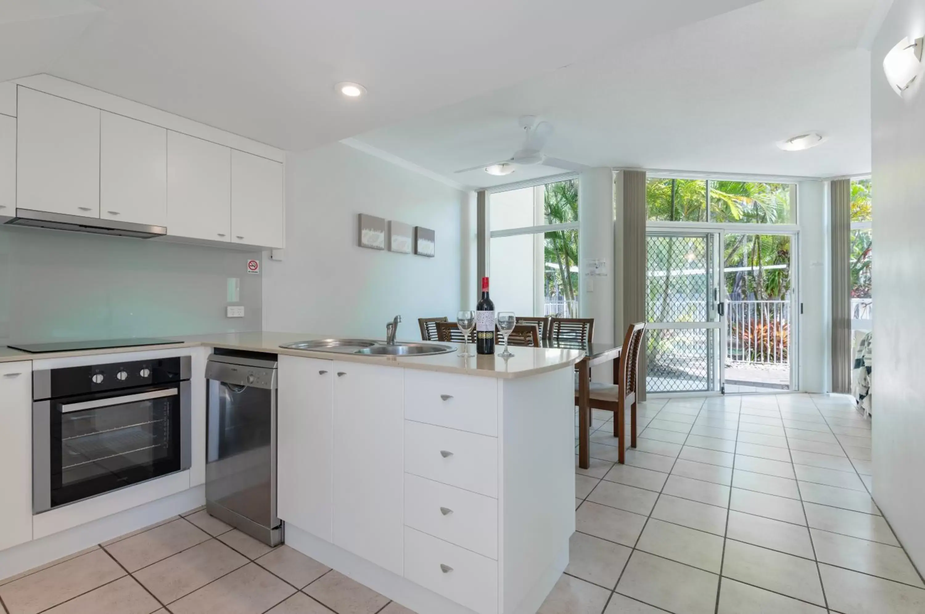 Kitchen or kitchenette in Tropical Nites Holiday Townhouses