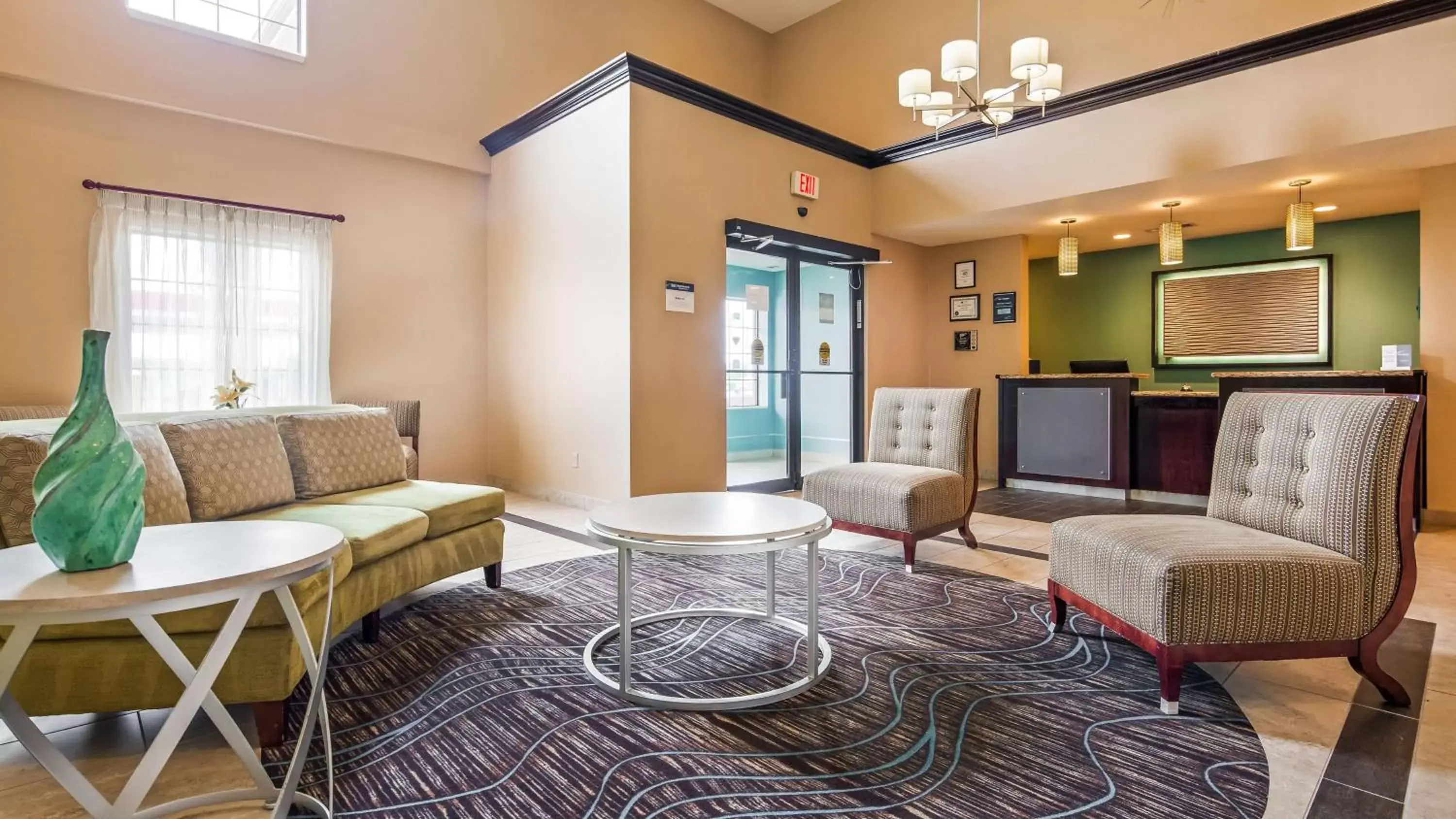 Lobby or reception, Seating Area in Best Western Plus Lonoke Hotel