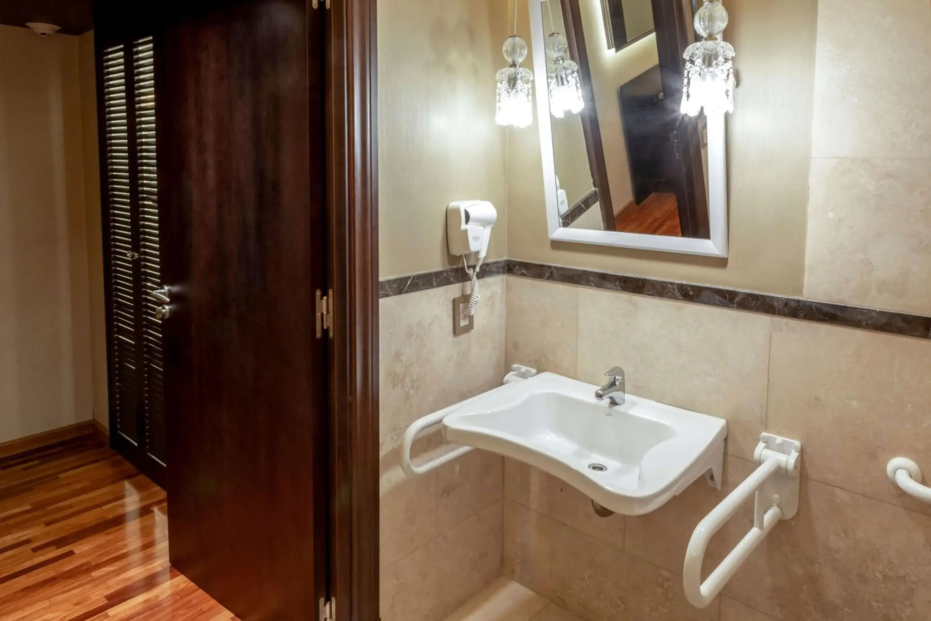 Bathroom in Esplendor by Wyndham Buenos Aires Tango