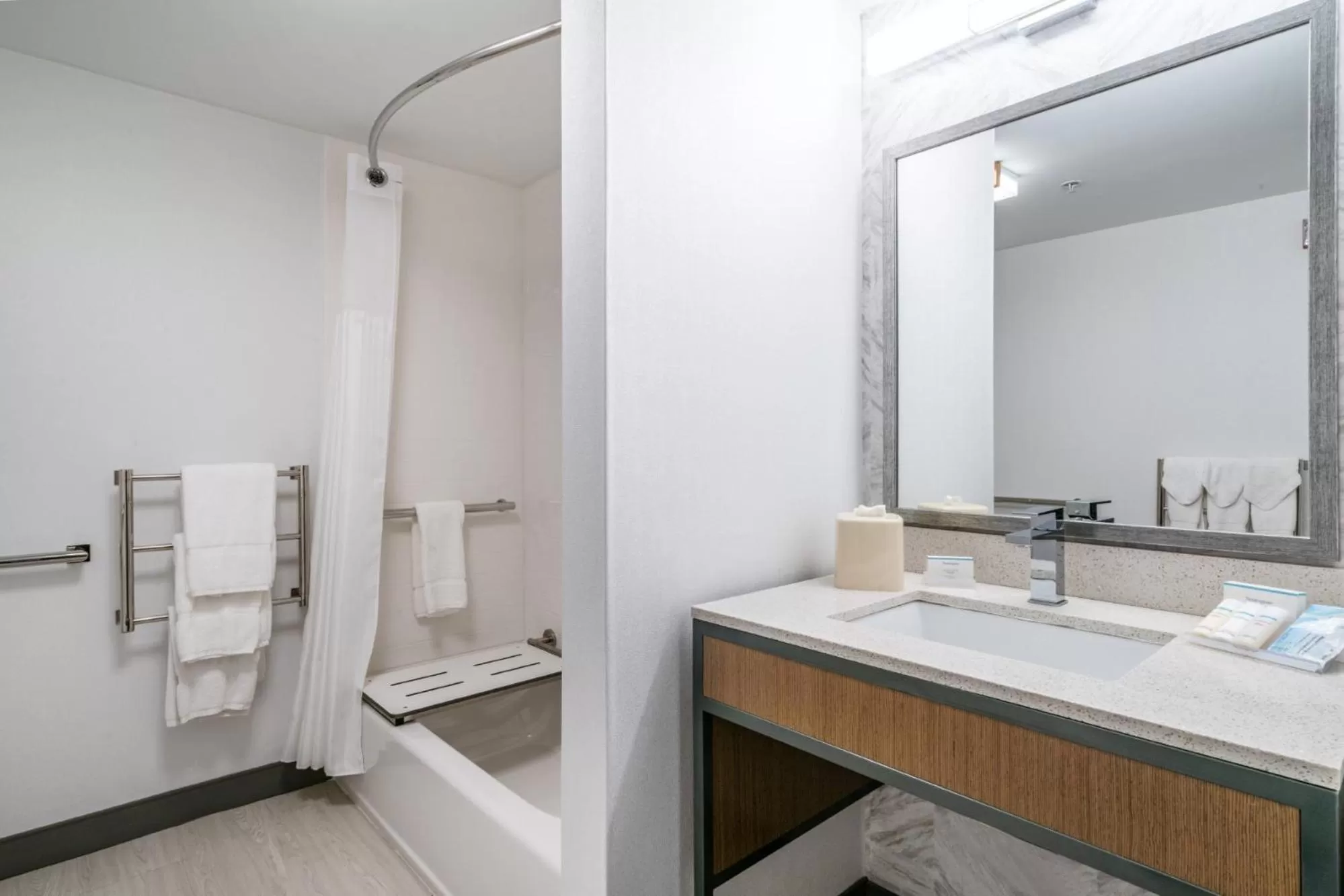 Shower in Hilton Garden Inn Pittsburgh/Southpointe