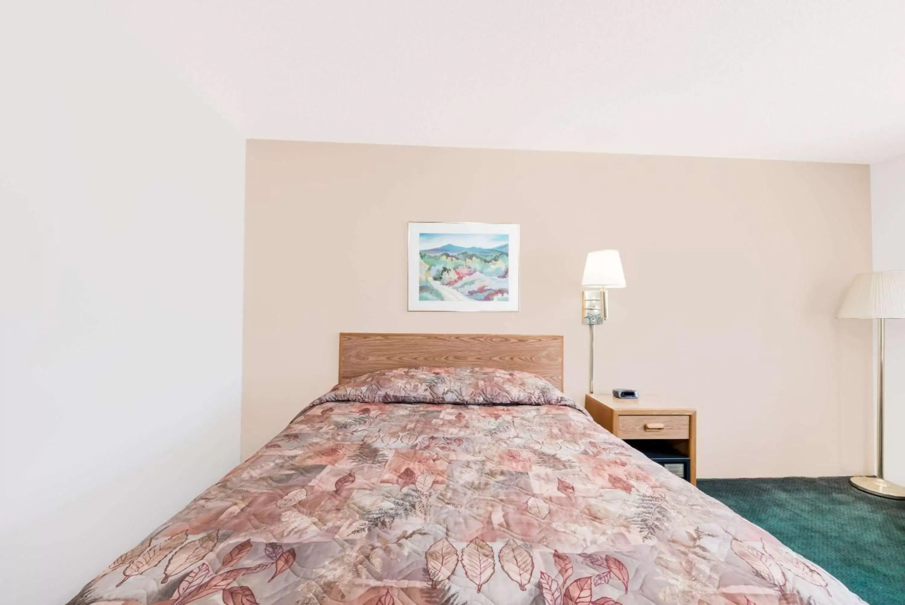 Photo of the whole room, Bed in Super 8 by Wyndham Belle Fourche SD Photo of the whole room, Bed in Super 8 by Wyndham Belle Fourche SD