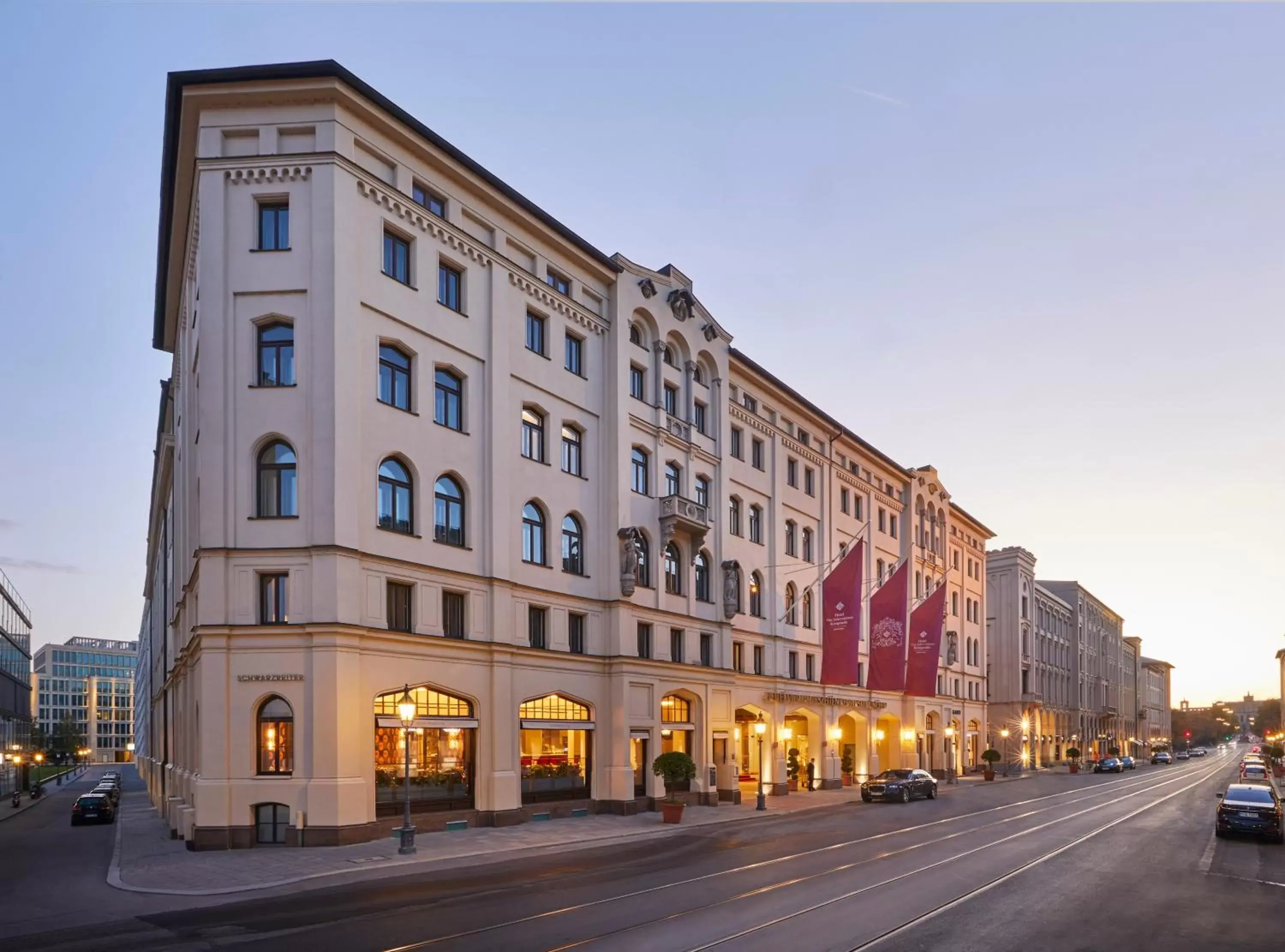 Facade/entrance in Vier Jahreszeiten Kempinski München