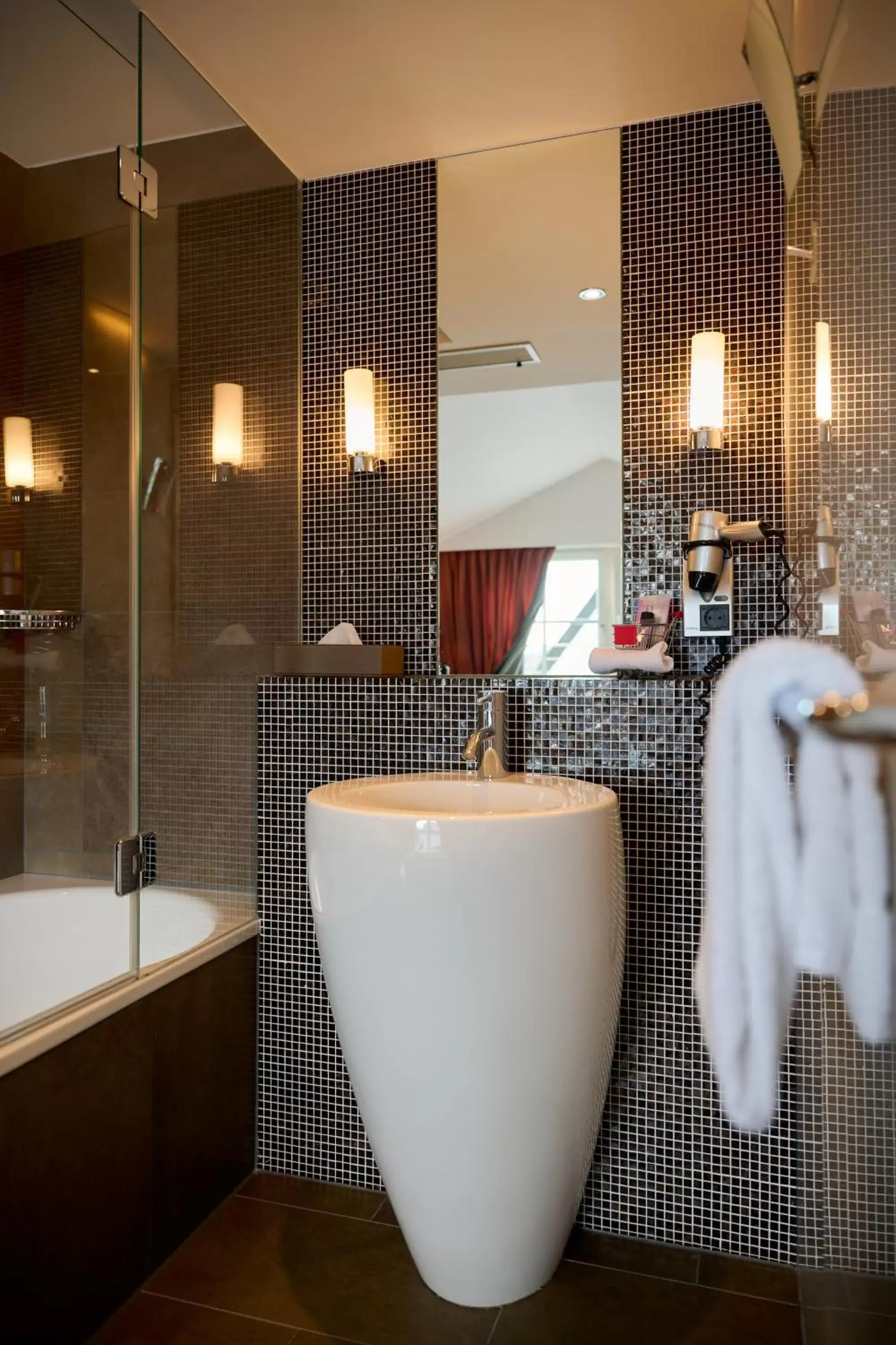 Bathroom in Hotel Lechnerhof Unterföhring