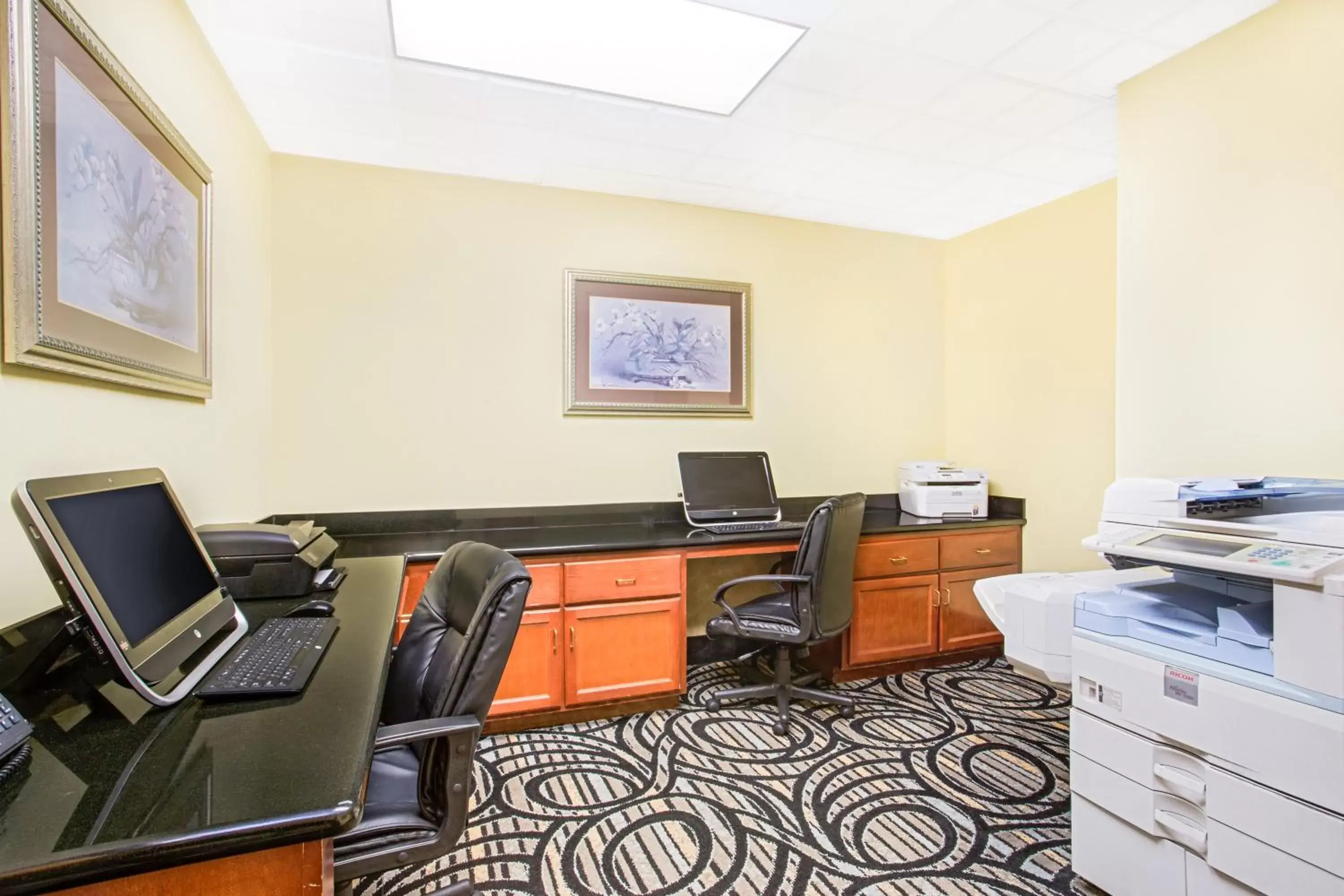Business facilities, Business Area/Conference Room in Holiday Inn Express & Suites - Mobile - I-65, an IHG Hotel